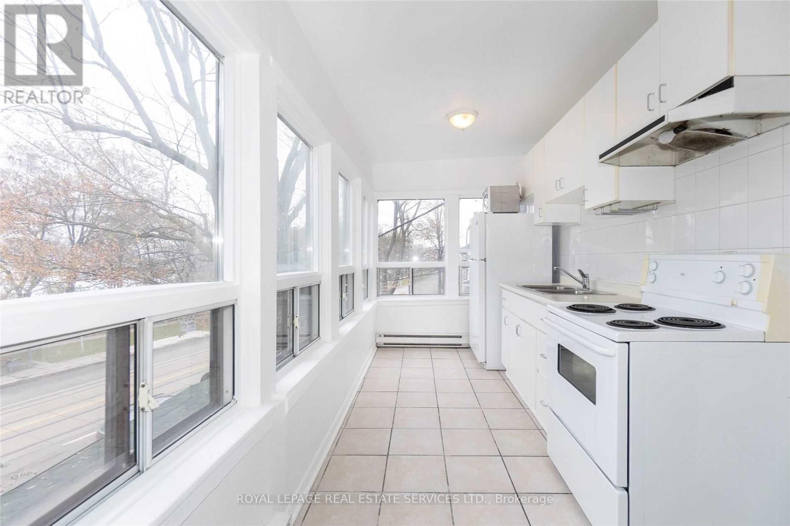 












201 - 1530 KING STREET W

,
Toronto,




Ontario
M6K1J6

