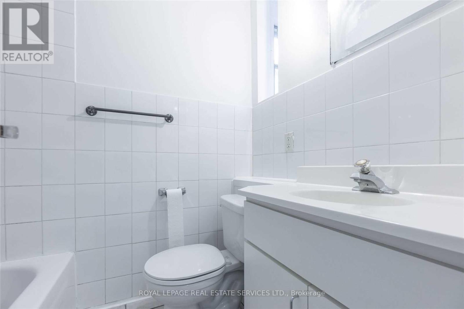 












201 - 1530 KING STREET W

,
Toronto,




Ontario
M6K1J6

