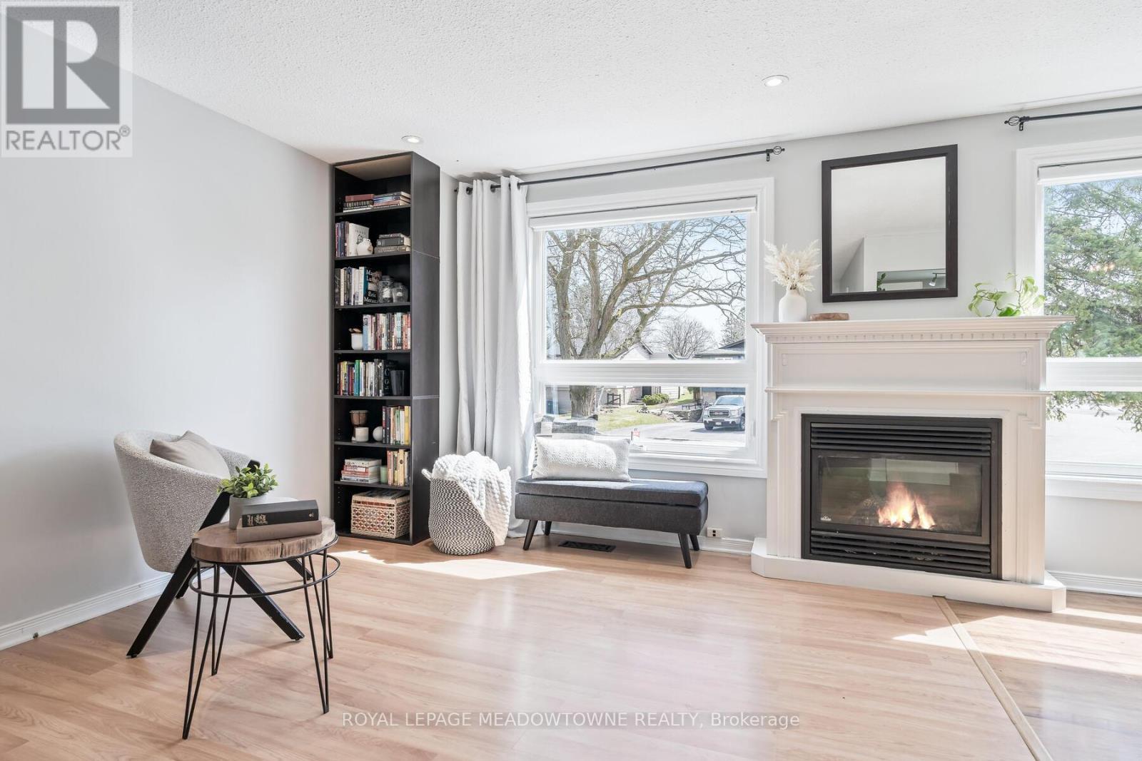 












338 WHITEHEAD CRESCENT

,
Caledon,




Ontario
L7E3Y4

