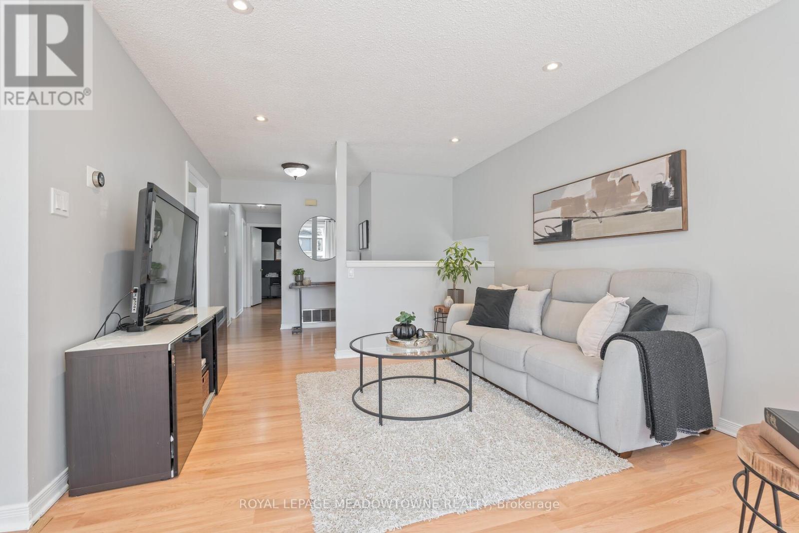 












338 WHITEHEAD CRESCENT

,
Caledon,




Ontario
L7E3Y4

