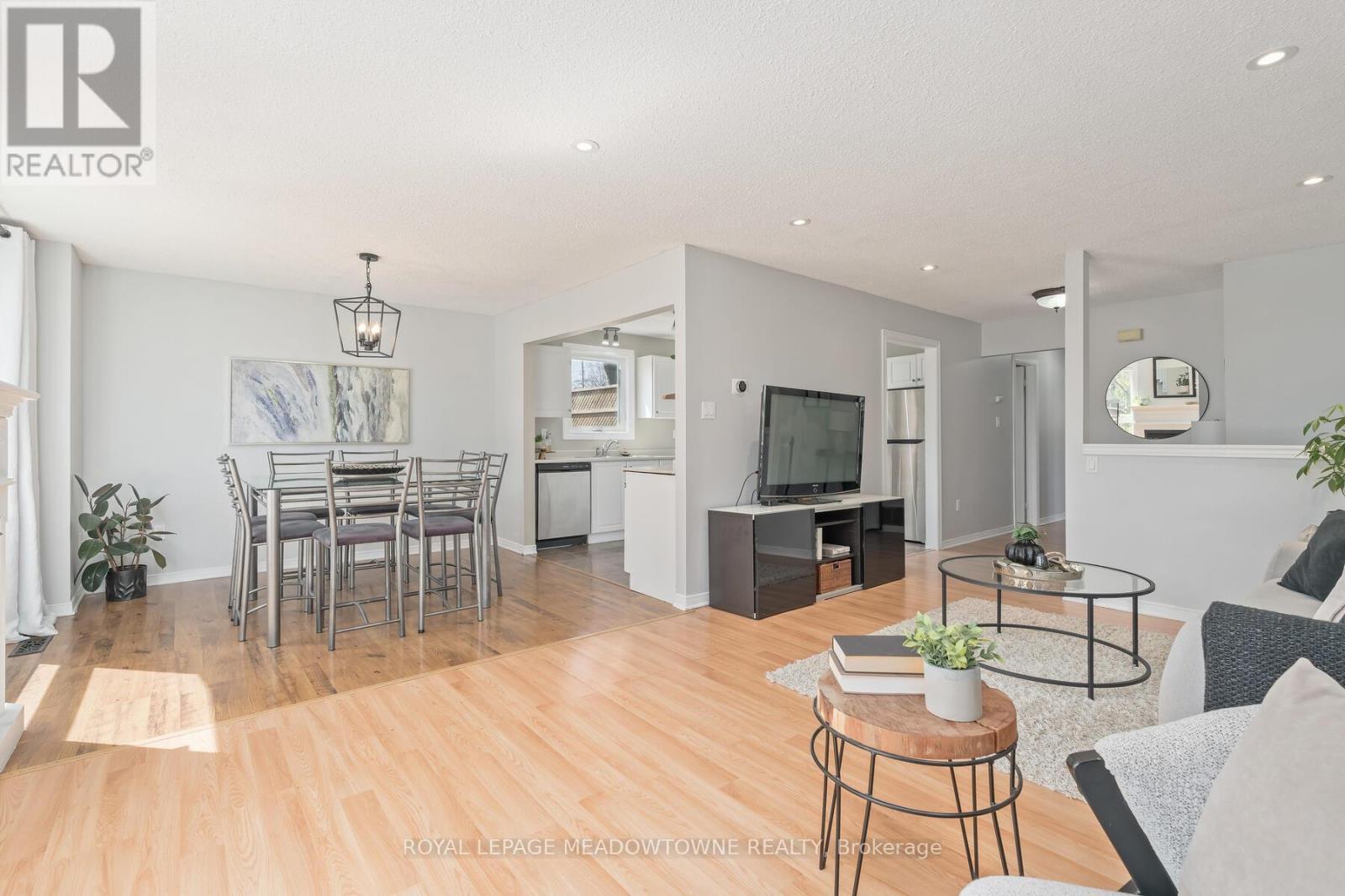 












338 WHITEHEAD CRESCENT

,
Caledon,




Ontario
L7E3Y4

