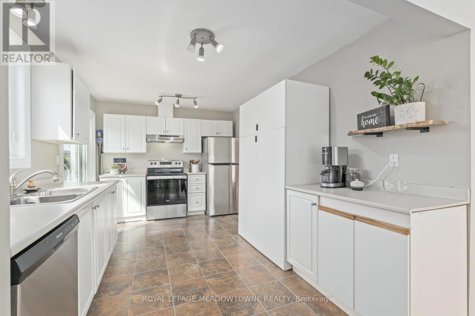 












338 WHITEHEAD CRESCENT

,
Caledon,




Ontario
L7E3Y4

