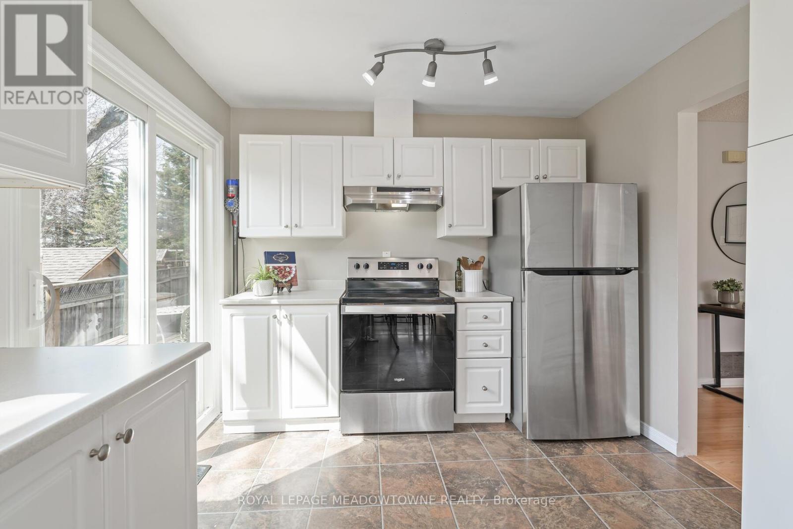 












338 WHITEHEAD CRESCENT

,
Caledon,




Ontario
L7E3Y4

