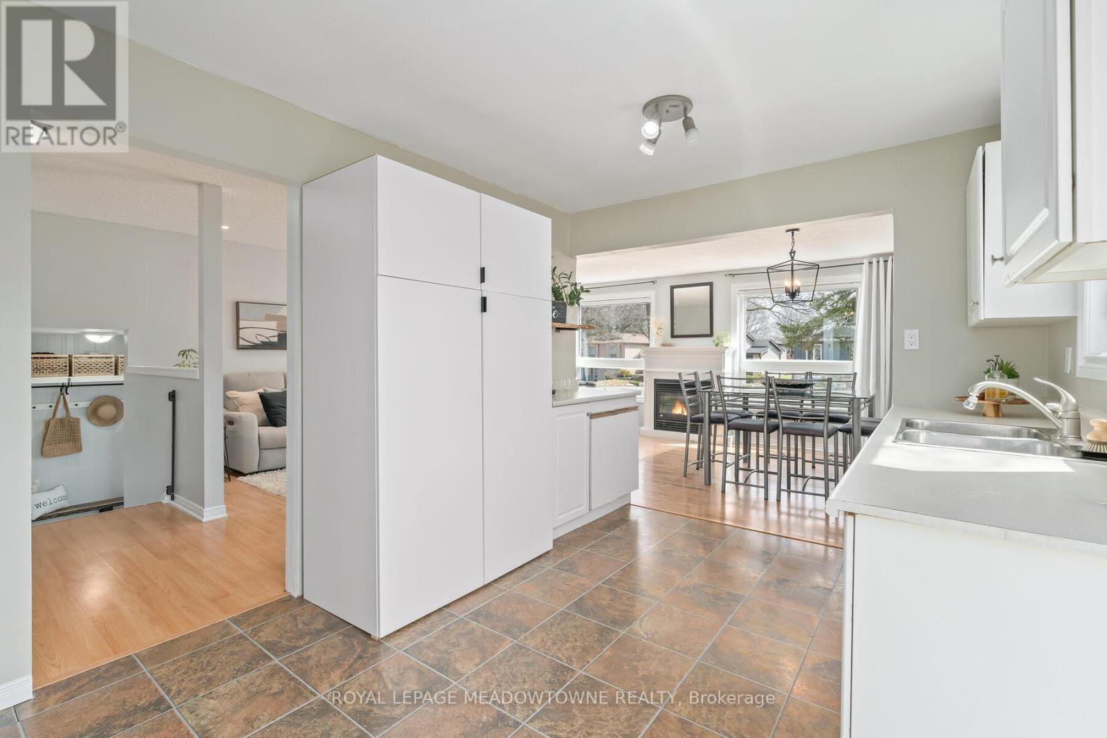 












338 WHITEHEAD CRESCENT

,
Caledon,




Ontario
L7E3Y4

