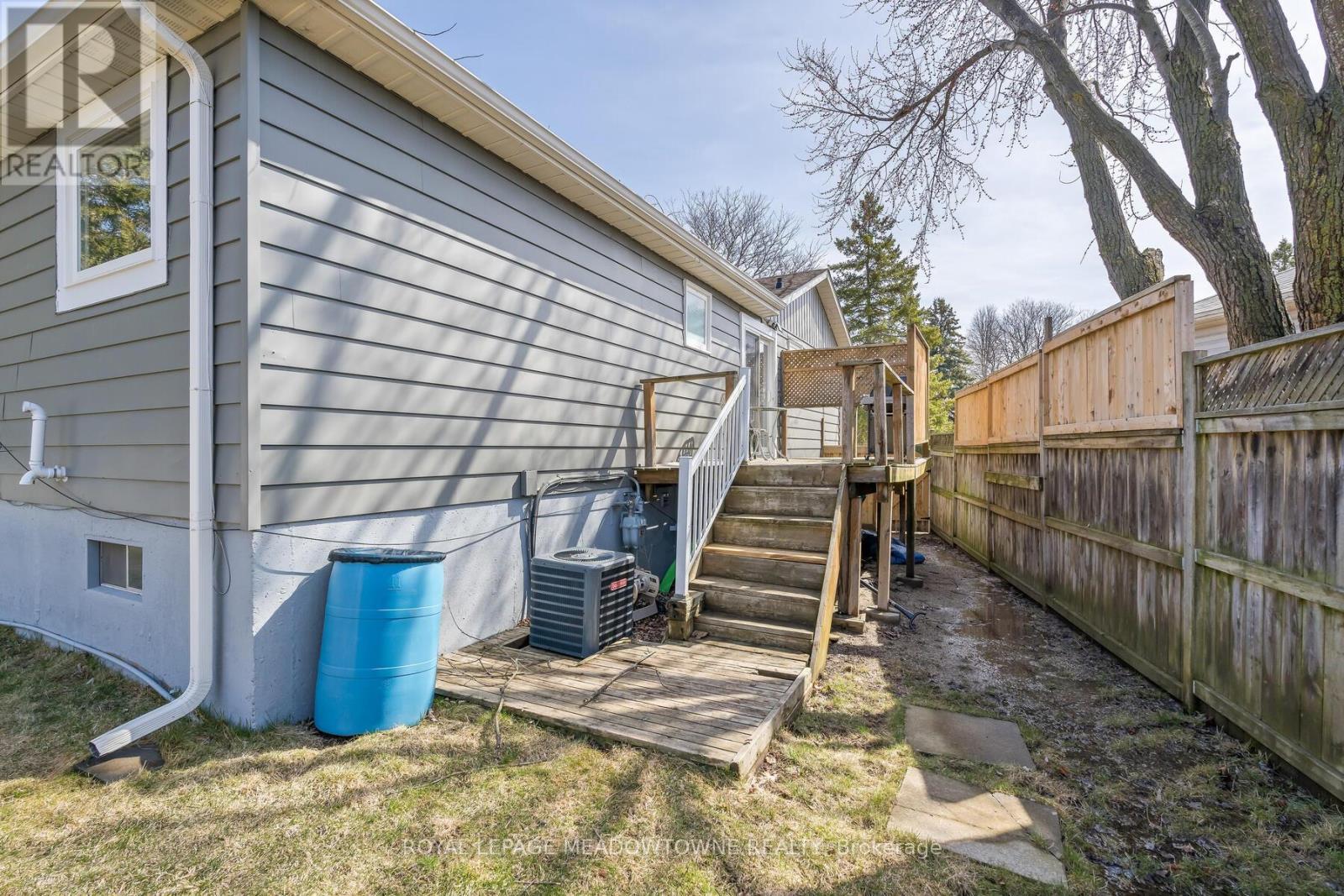 












338 WHITEHEAD CRESCENT

,
Caledon,




Ontario
L7E3Y4


