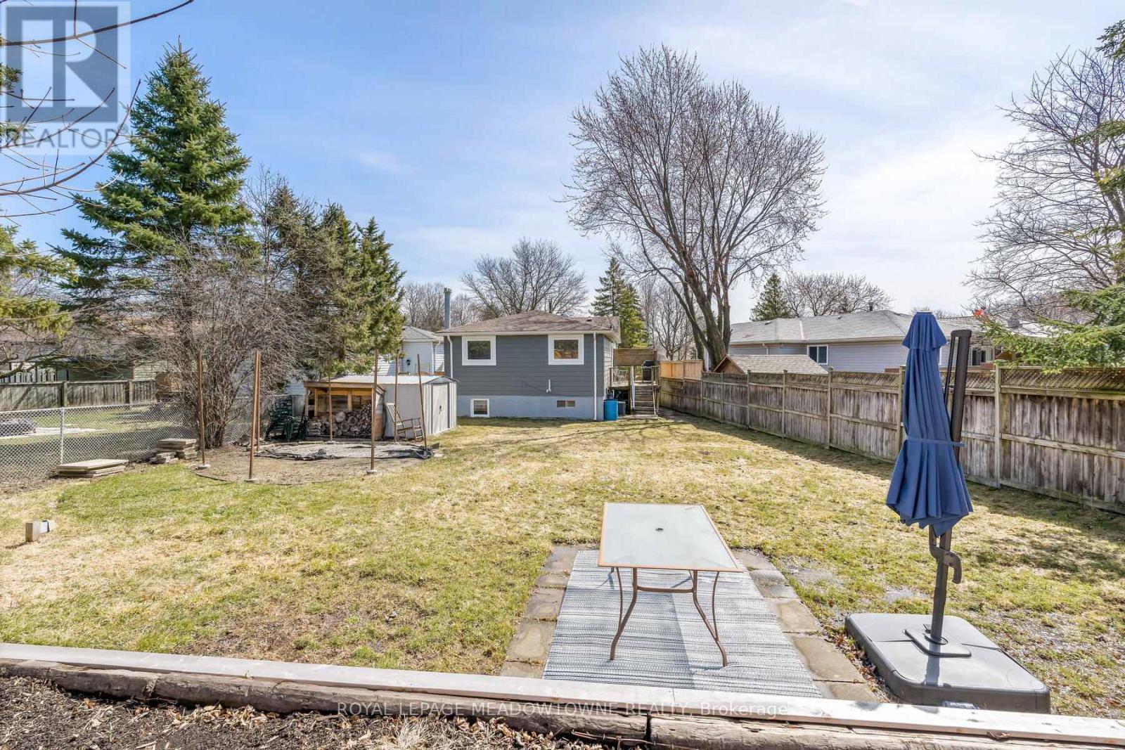 












338 WHITEHEAD CRESCENT

,
Caledon,




Ontario
L7E3Y4

