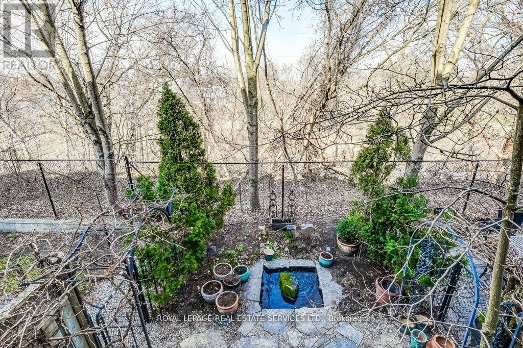 












17 LEAVES TERRACE

,
Toronto,




Ontario
M8Y4H4


