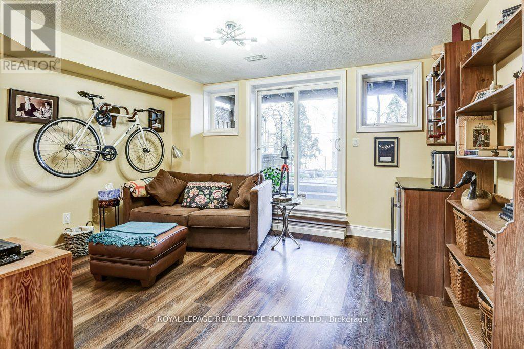 












17 LEAVES TERRACE

,
Toronto,




Ontario
M8Y4H4

