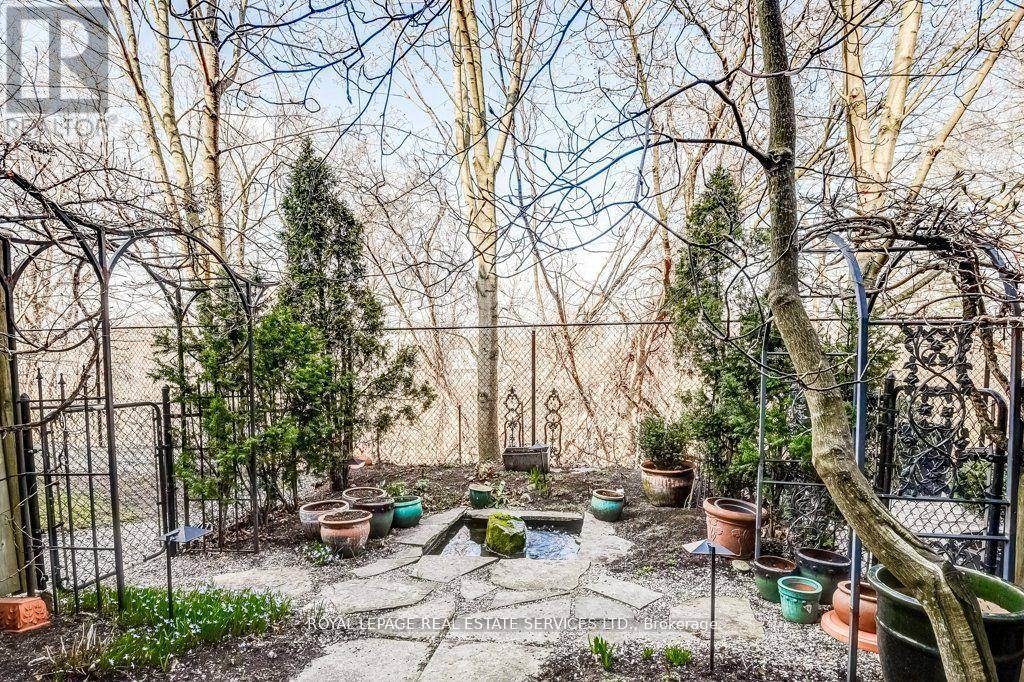 












17 LEAVES TERRACE

,
Toronto,




Ontario
M8Y4H4

