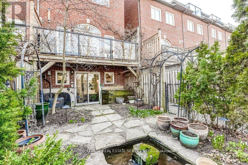 












17 LEAVES TERRACE

,
Toronto,




Ontario
M8Y4H4

