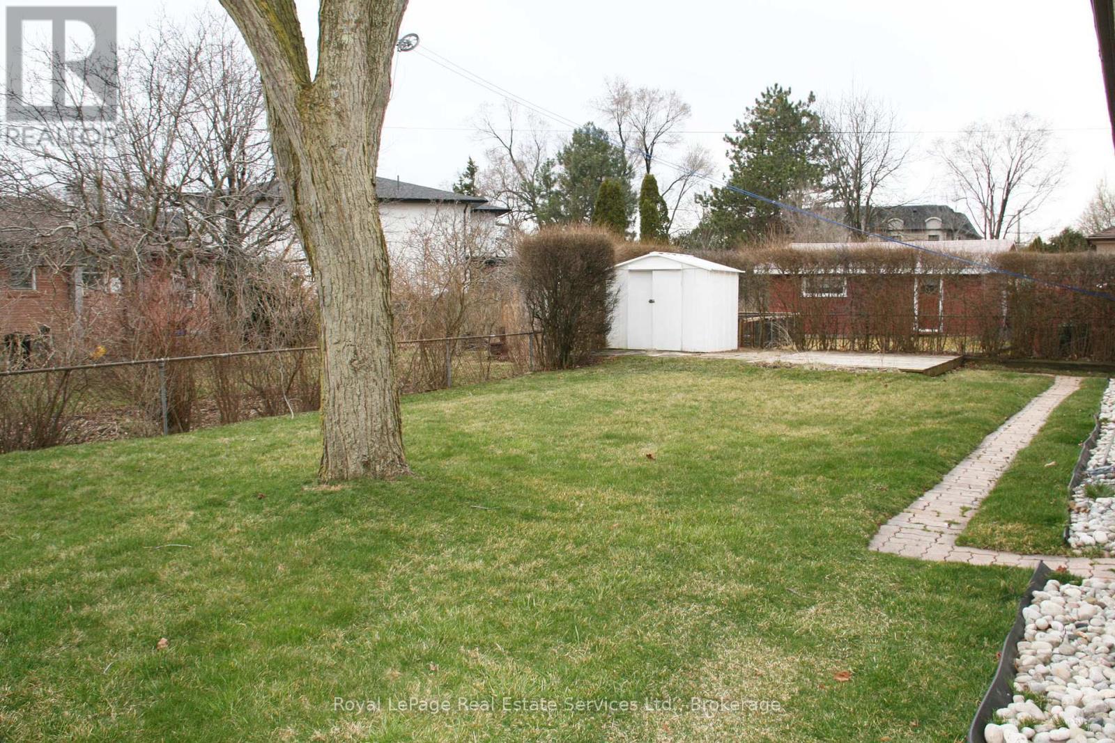 












2072 BRIDGE ROAD

,
Oakville (WO West),




Ontario
L6L2E9

