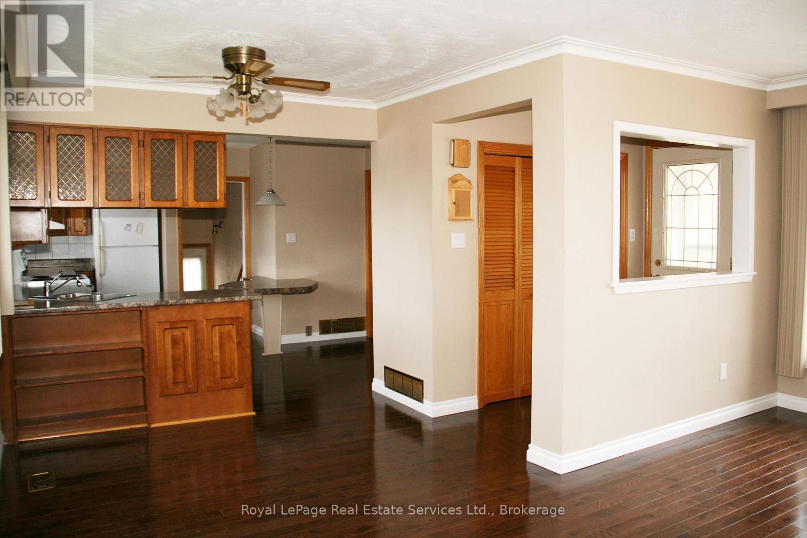 












2072 BRIDGE ROAD

,
Oakville (WO West),




Ontario
L6L2E9


