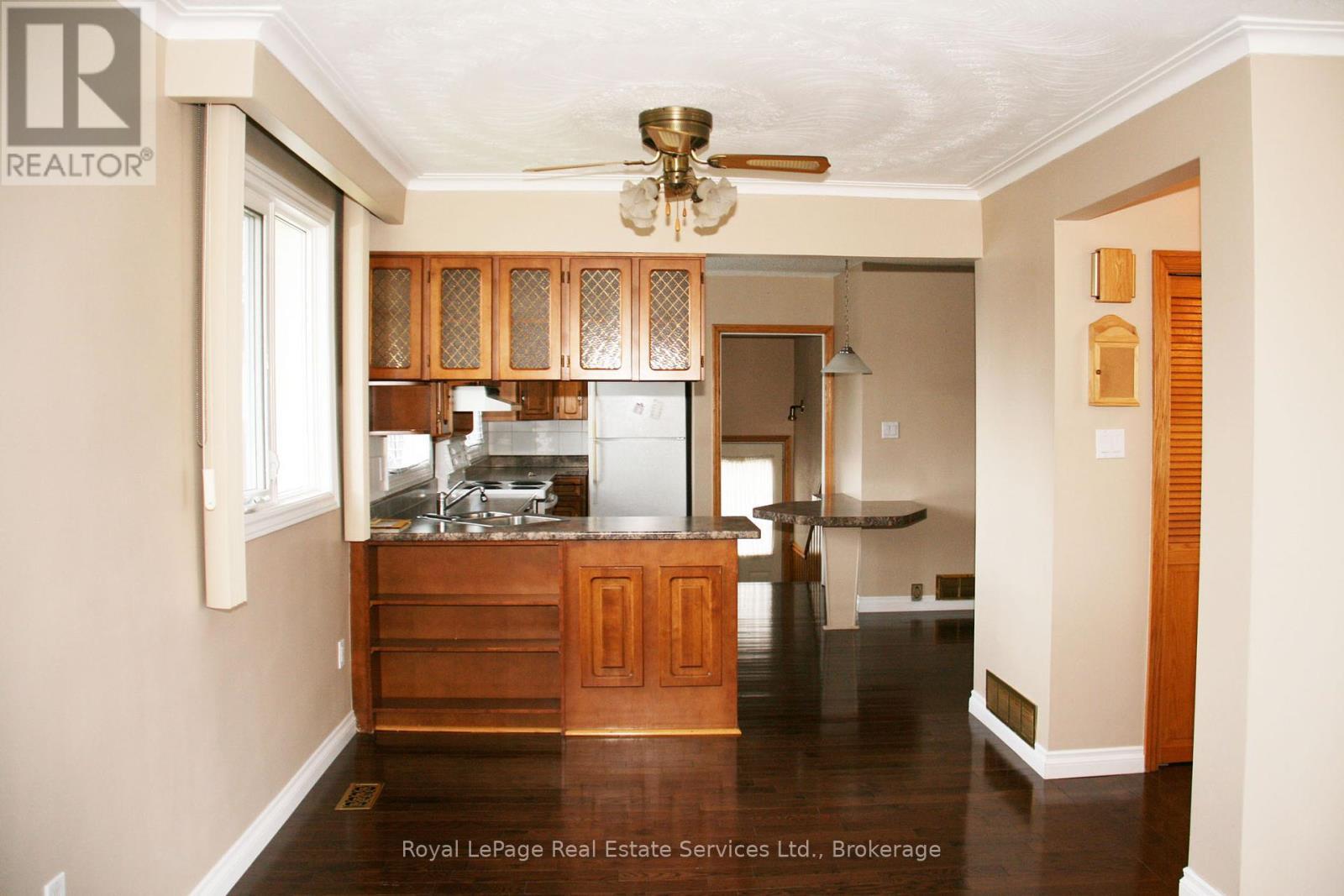 












2072 BRIDGE ROAD

,
Oakville (WO West),




Ontario
L6L2E9

