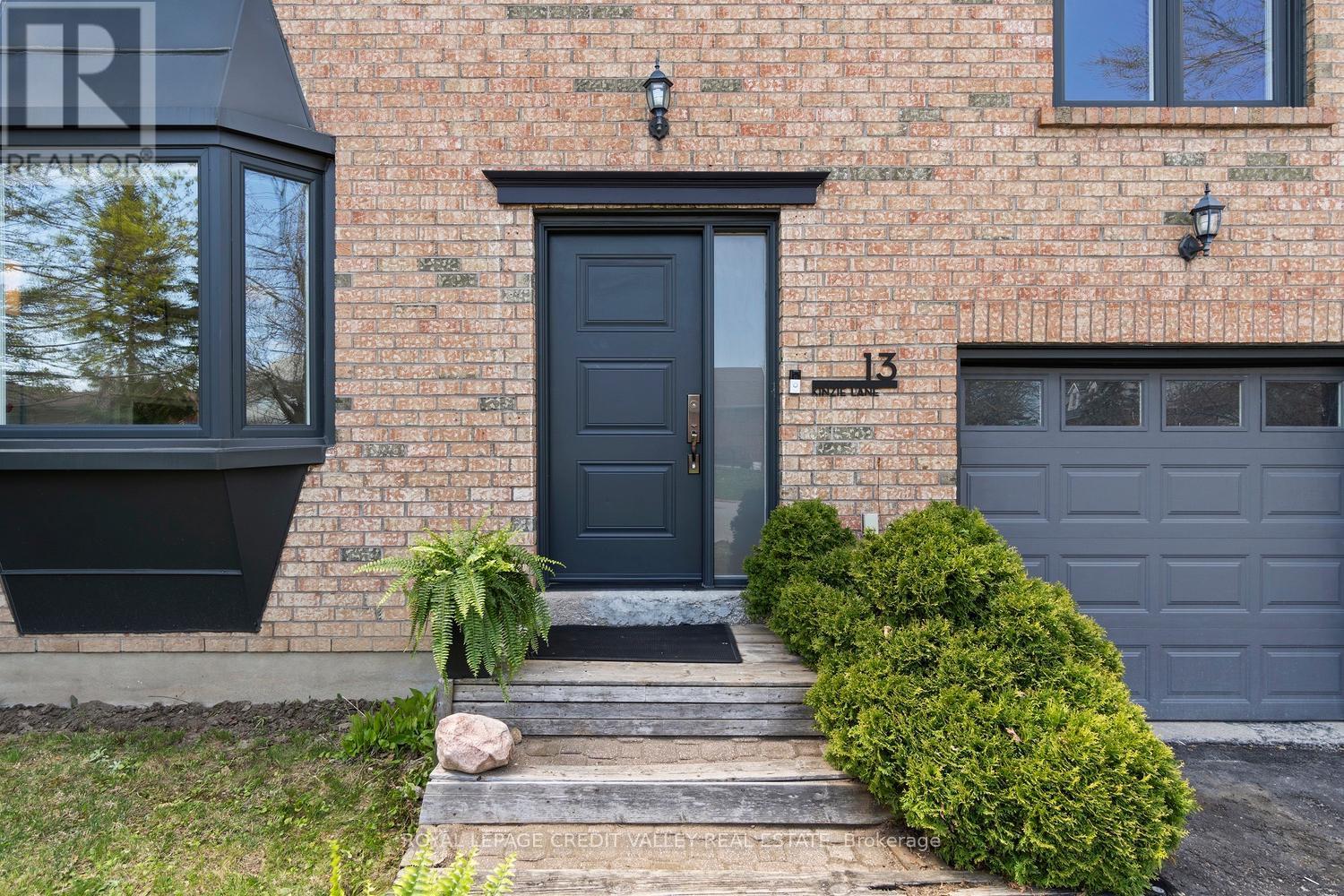 












13 KINZIE LANE

,
Barrie,




Ontario
L4M6A2

