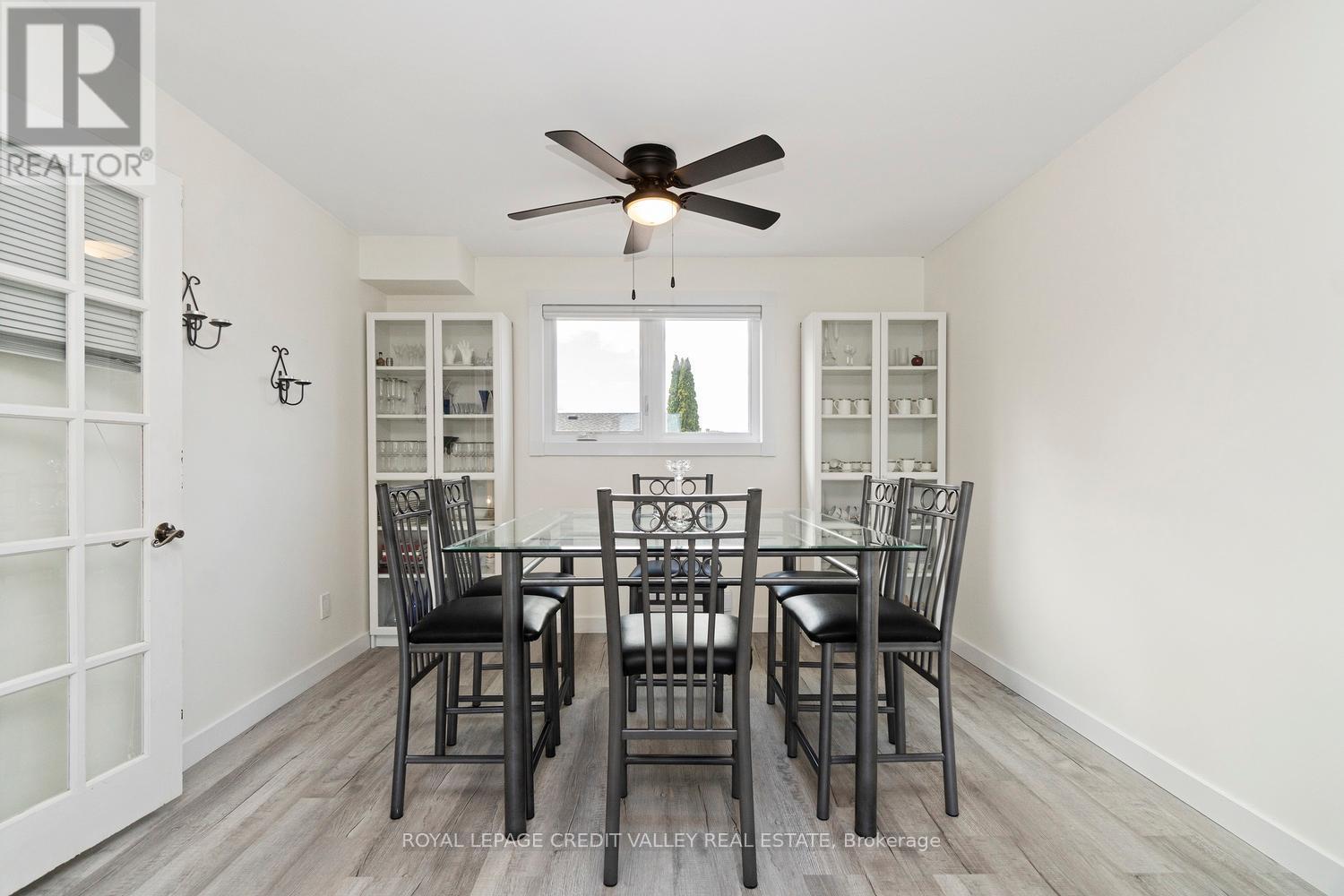 












13 KINZIE LANE

,
Barrie,




Ontario
L4M6A2

