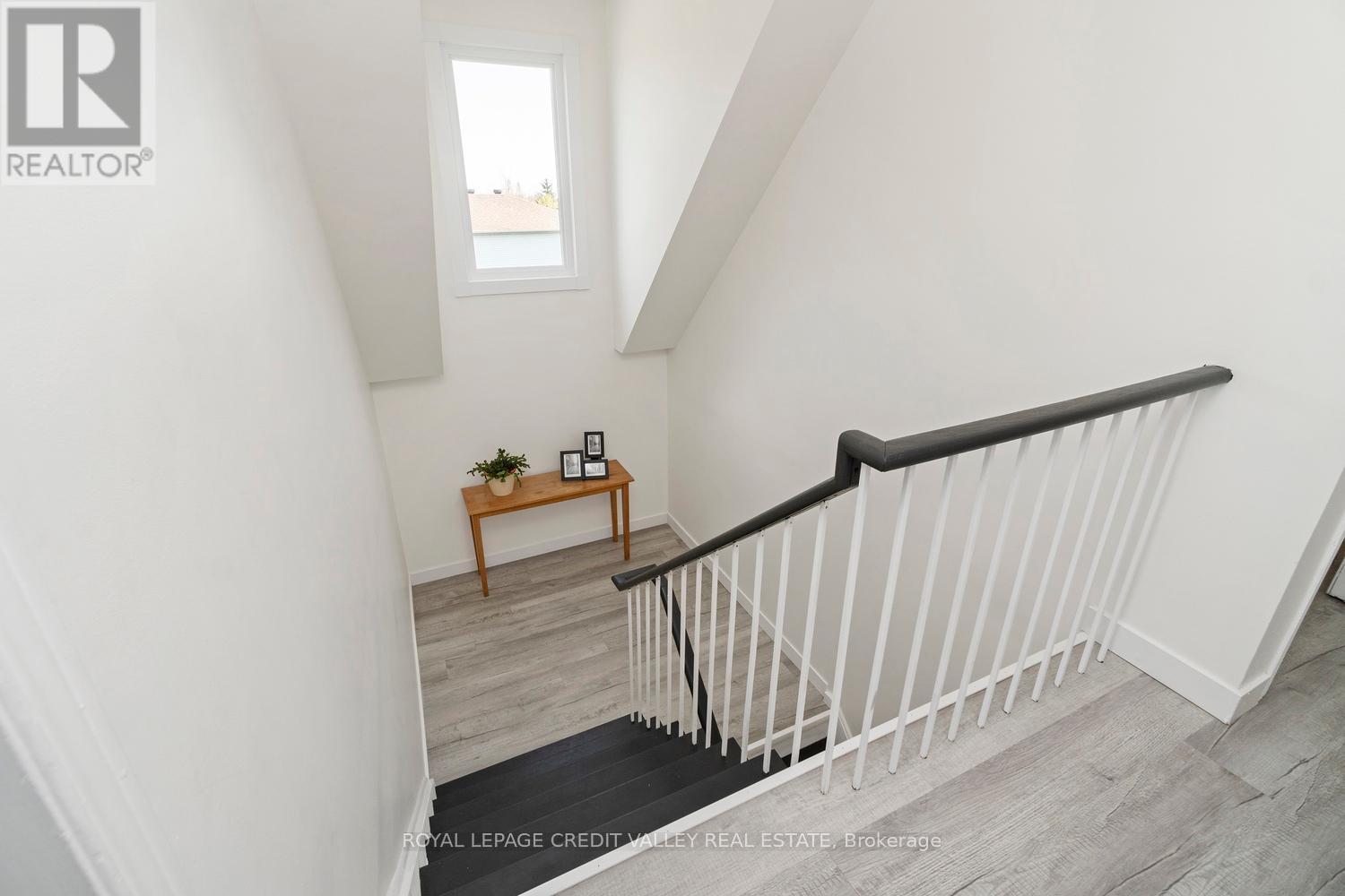 












13 KINZIE LANE

,
Barrie,




Ontario
L4M6A2

