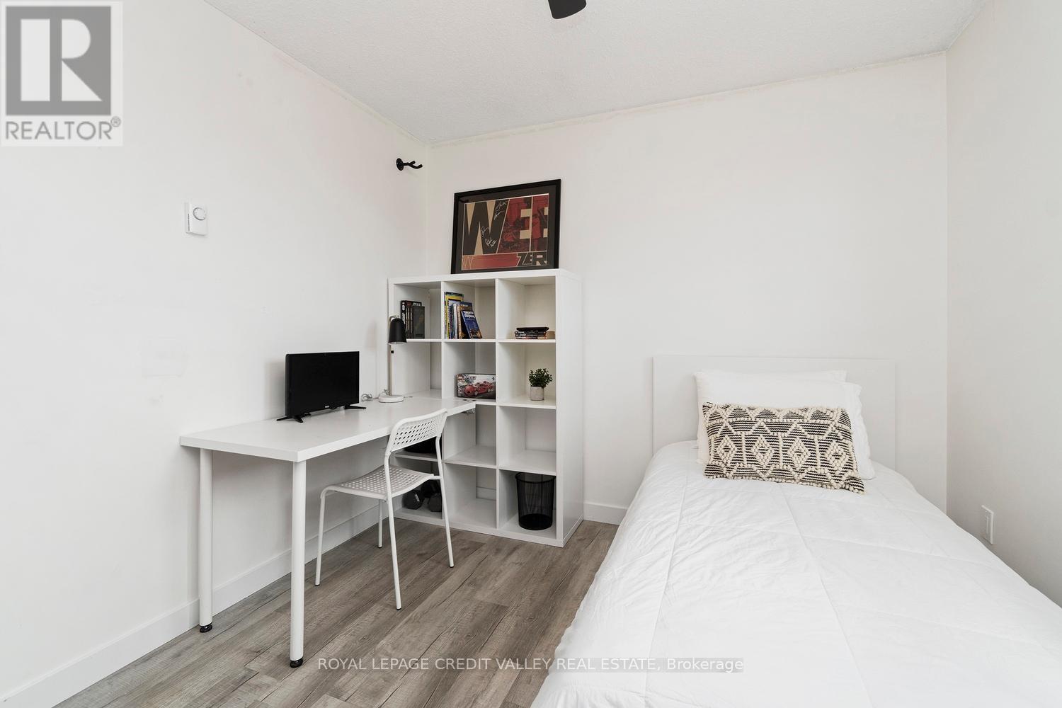 












13 KINZIE LANE

,
Barrie,




Ontario
L4M6A2

