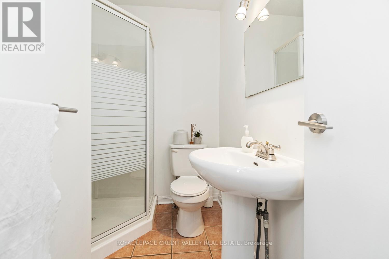 












13 KINZIE LANE

,
Barrie,




Ontario
L4M6A2

