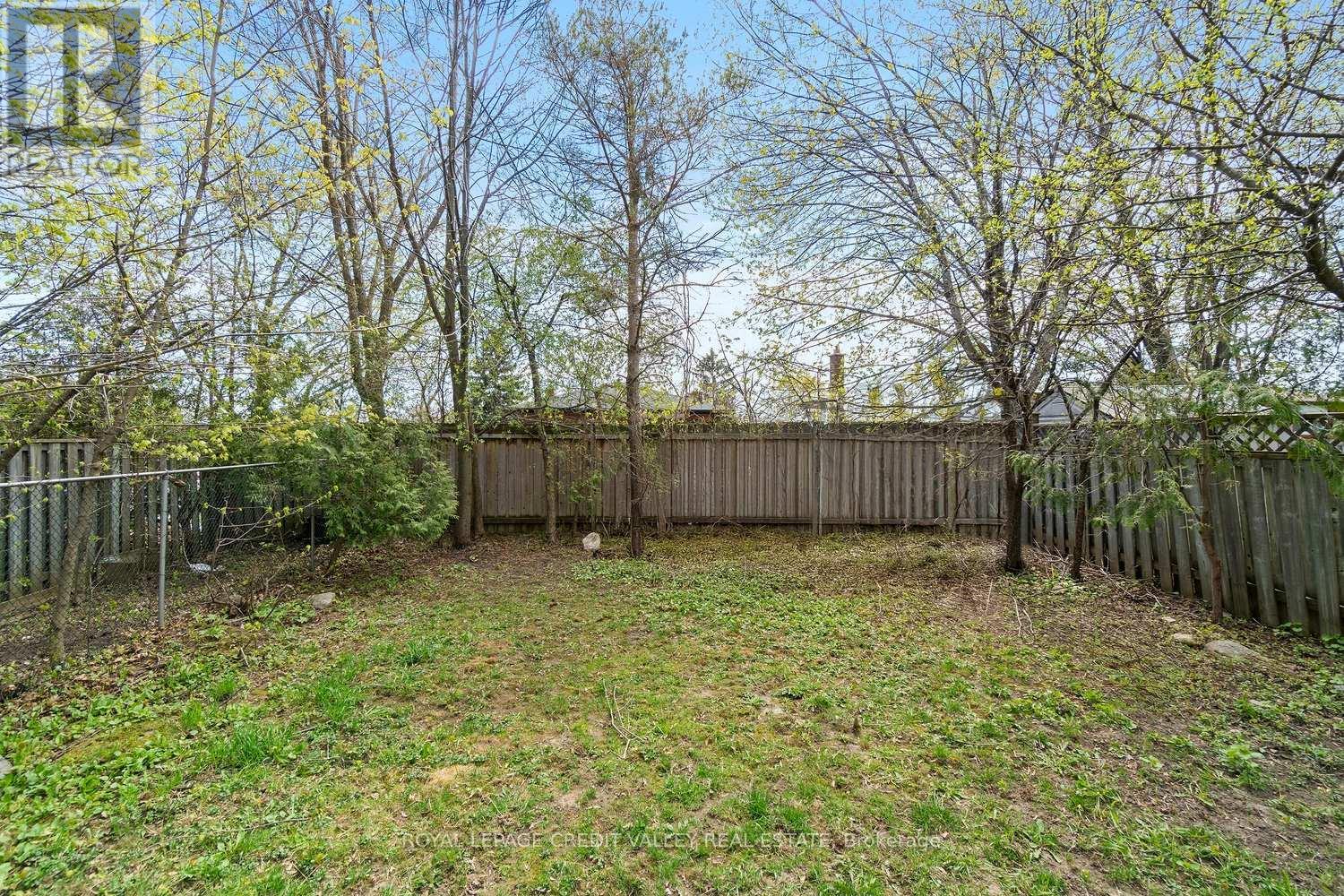 












13 KINZIE LANE

,
Barrie,




Ontario
L4M6A2

