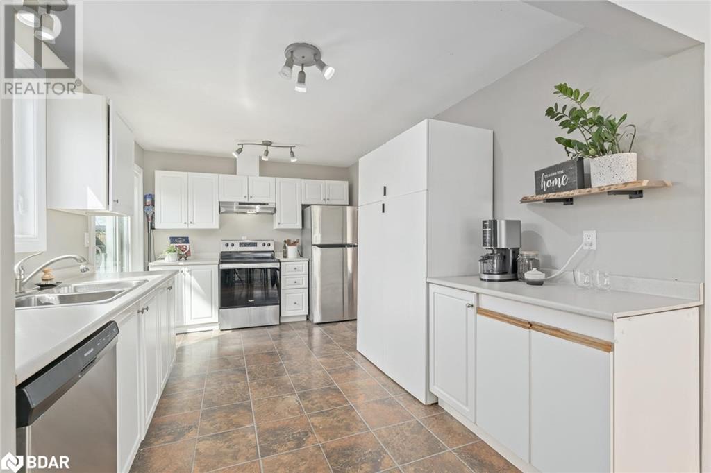 












338 WHITEHEAD Crescent

,
Bolton,




Ontario
L7E3Y4

