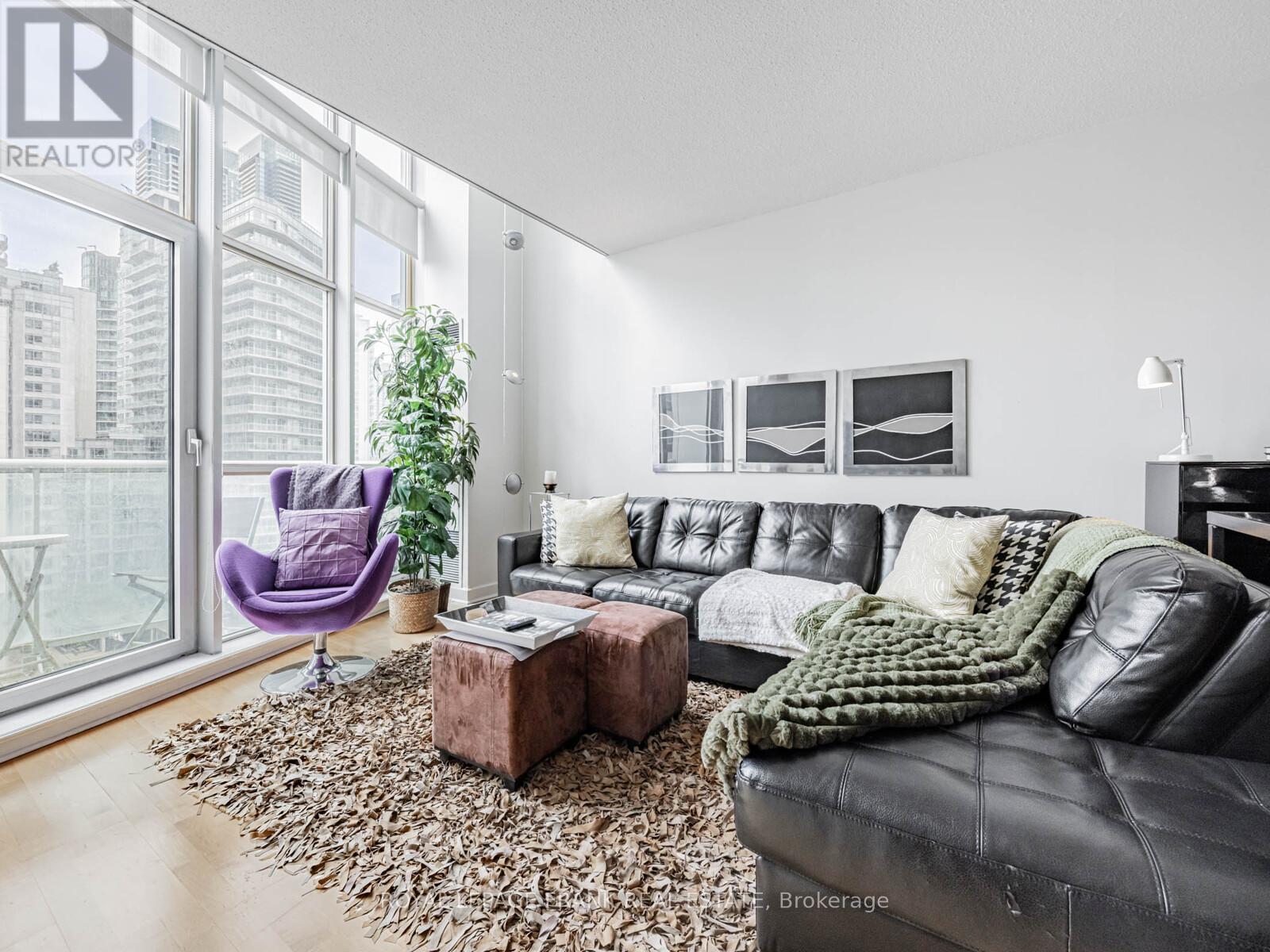 












914 - 36 BLUE JAYS WAY

,
Toronto (Waterfront Communities),




Ontario
M5V3T3

