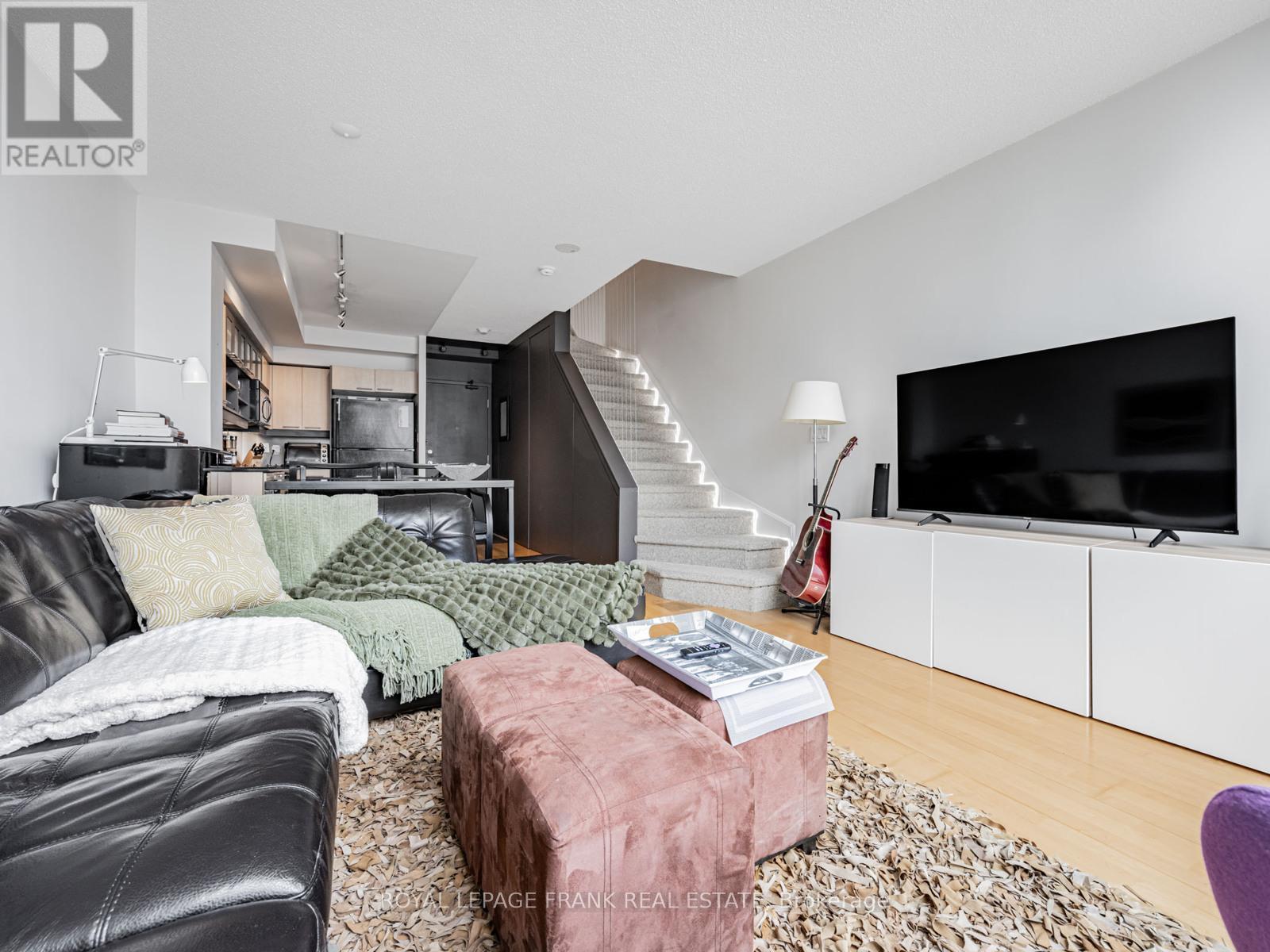 












914 - 36 BLUE JAYS WAY

,
Toronto (Waterfront Communities),




Ontario
M5V3T3

