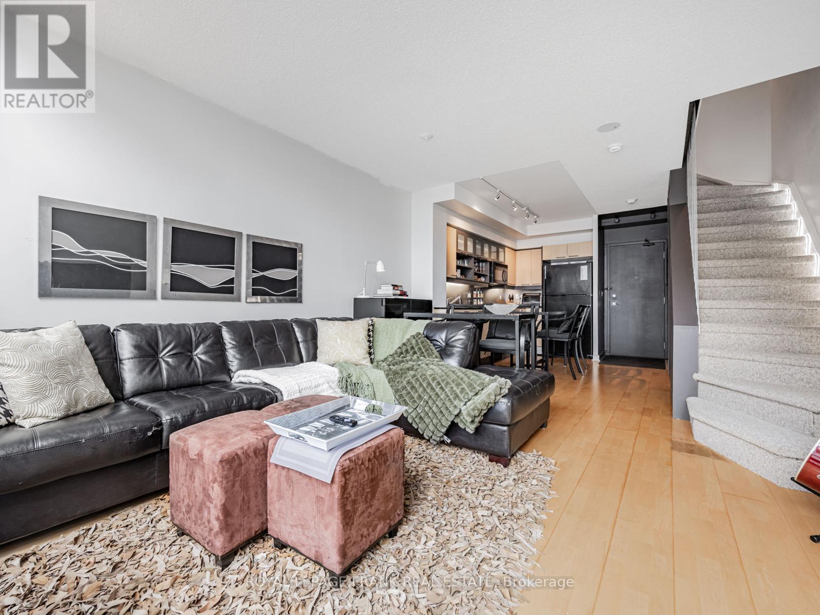 












914 - 36 BLUE JAYS WAY

,
Toronto (Waterfront Communities),




Ontario
M5V3T3

