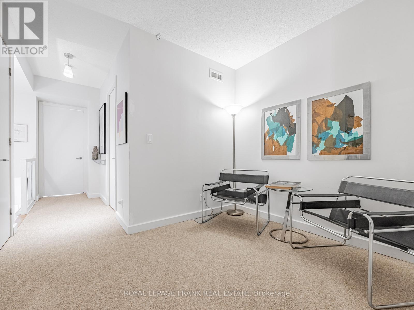 












914 - 36 BLUE JAYS WAY

,
Toronto (Waterfront Communities),




Ontario
M5V3T3

