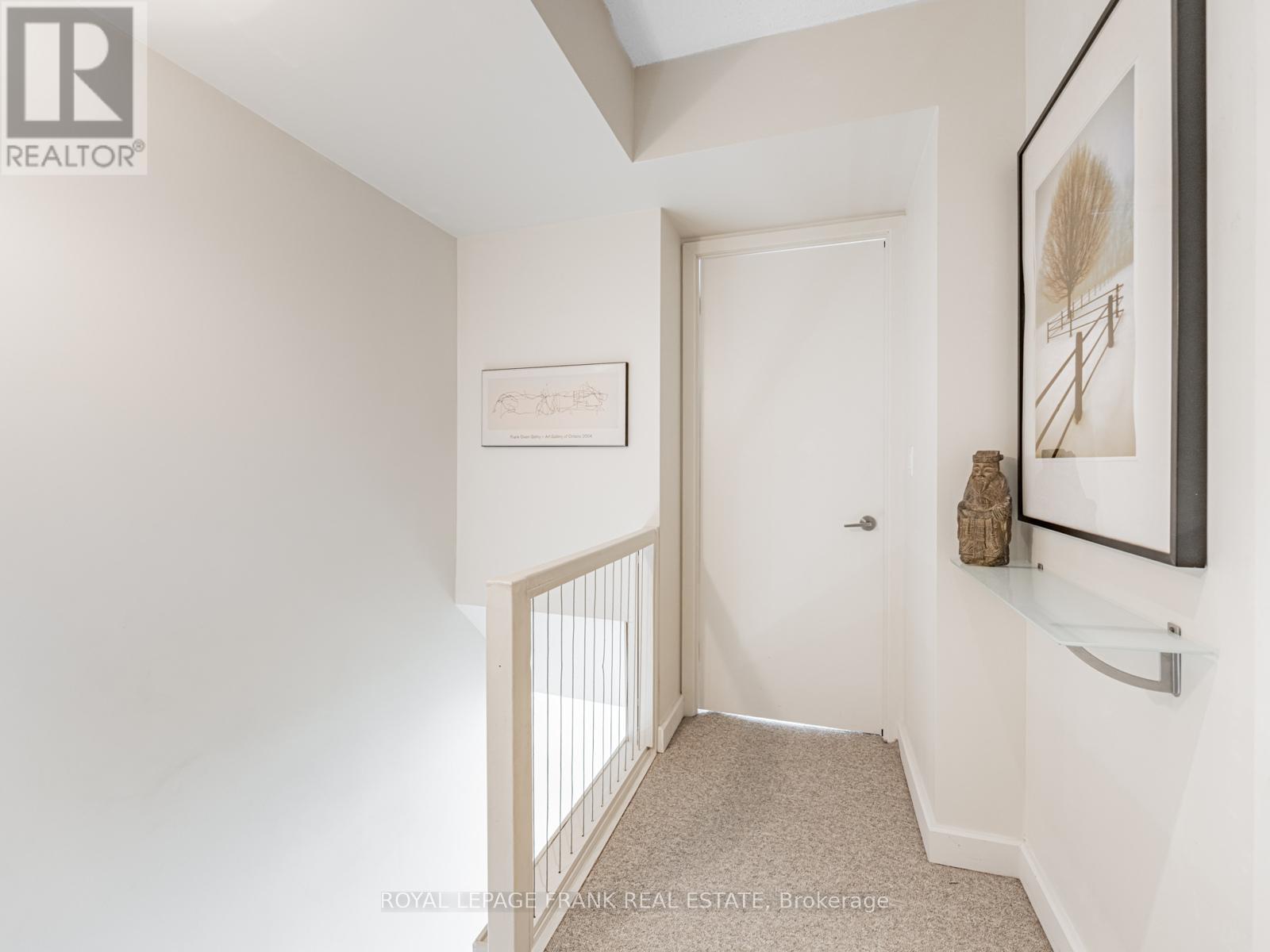 












914 - 36 BLUE JAYS WAY

,
Toronto (Waterfront Communities),




Ontario
M5V3T3

