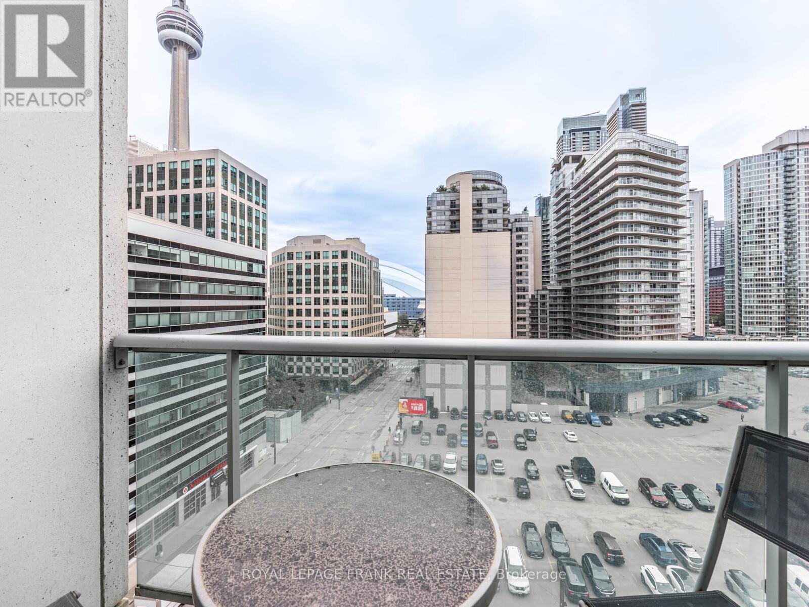 












914 - 36 BLUE JAYS WAY

,
Toronto (Waterfront Communities),




Ontario
M5V3T3

