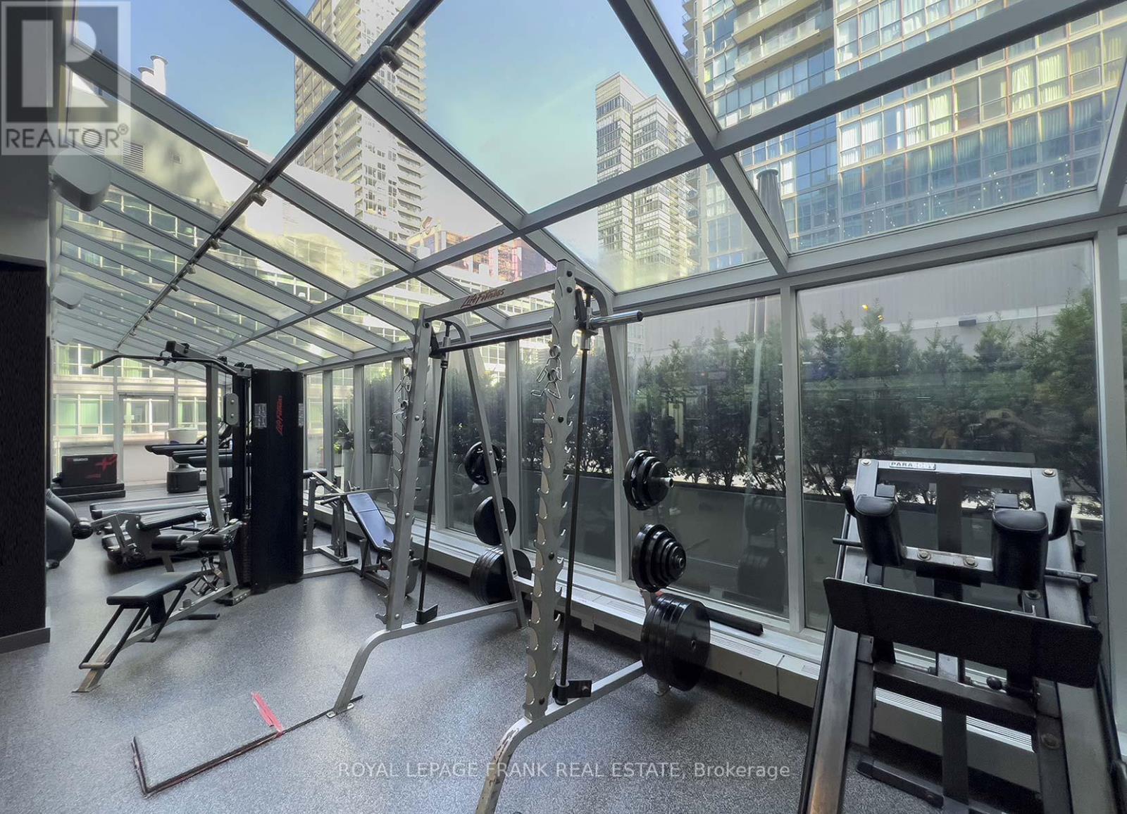 












914 - 36 BLUE JAYS WAY

,
Toronto (Waterfront Communities),




Ontario
M5V3T3

