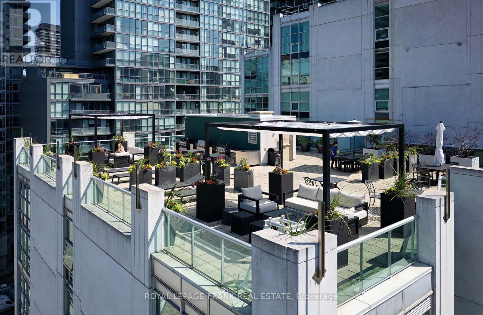 












914 - 36 BLUE JAYS WAY

,
Toronto (Waterfront Communities),




Ontario
M5V3T3

