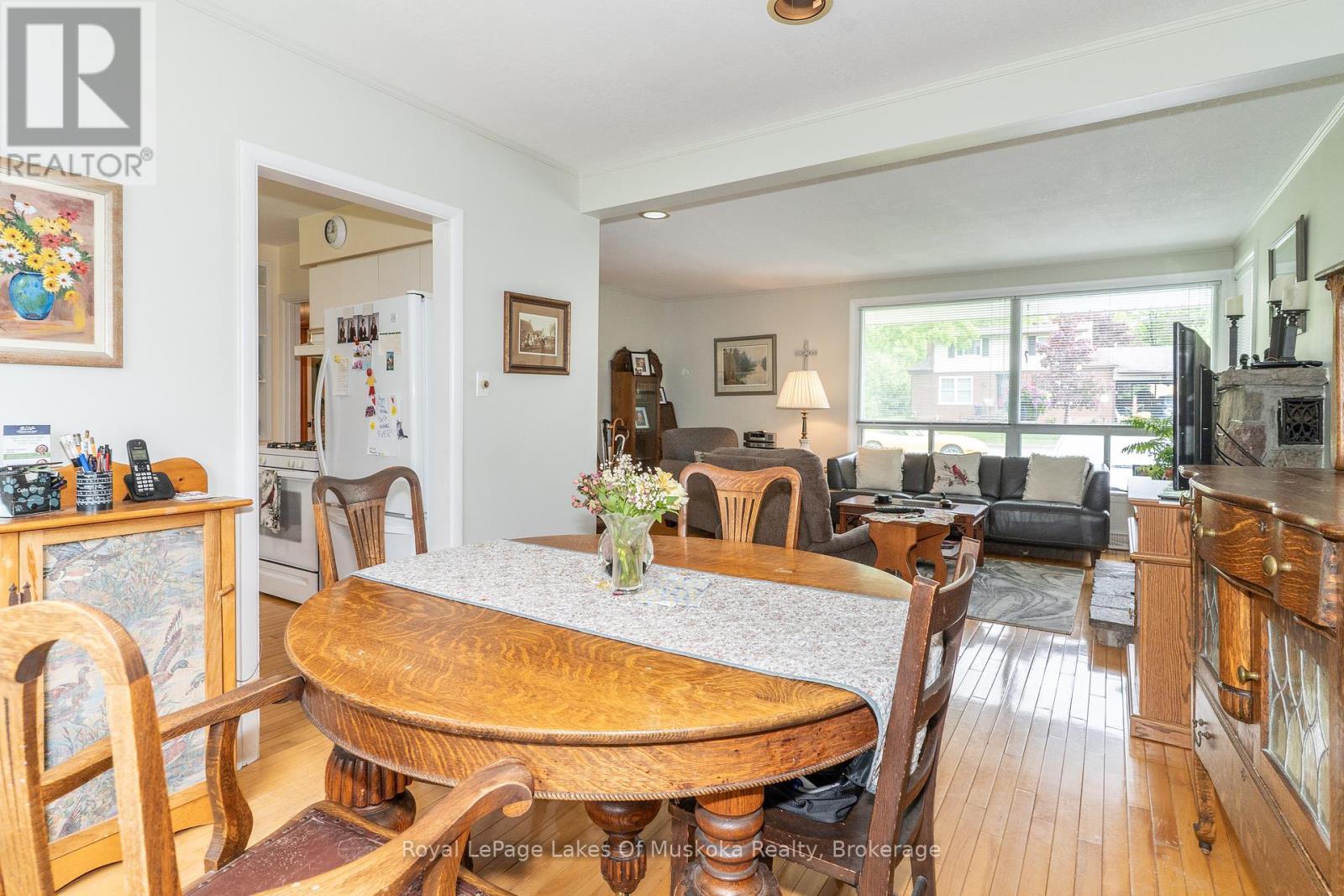 












555 SARAH STREET N

,
Gravenhurst (Muskoka (S)),




Ontario
P1P1E9

