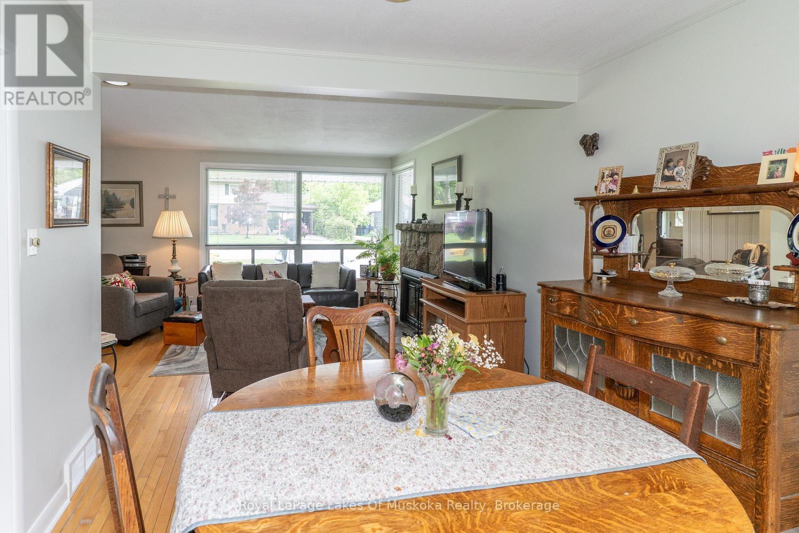 












555 SARAH STREET N

,
Gravenhurst (Muskoka (S)),




Ontario
P1P1E9

