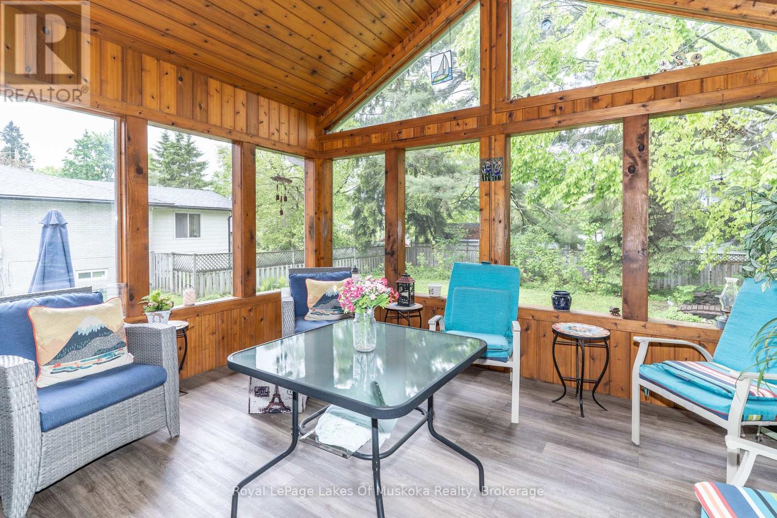 












555 SARAH STREET N

,
Gravenhurst (Muskoka (S)),




Ontario
P1P1E9

