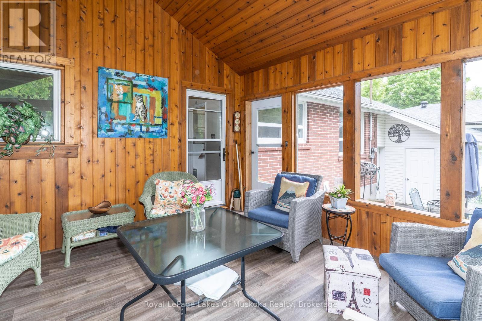 












555 SARAH STREET N

,
Gravenhurst (Muskoka (S)),




Ontario
P1P1E9


