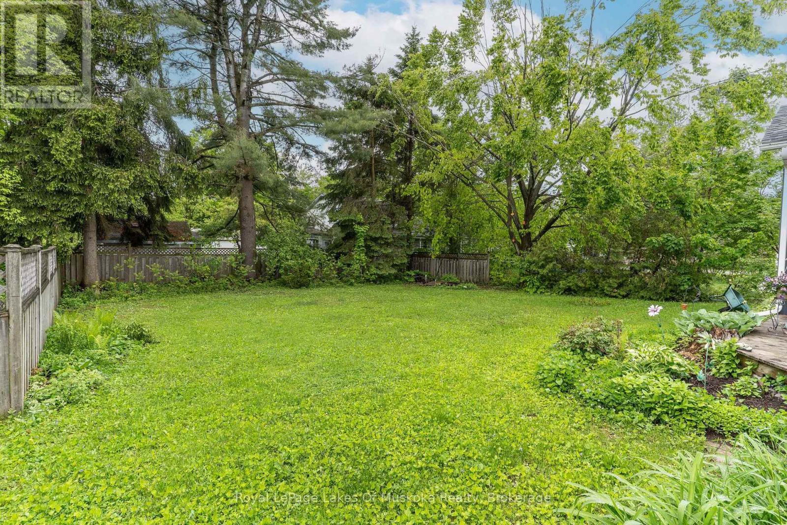 












555 SARAH STREET N

,
Gravenhurst (Muskoka (S)),




Ontario
P1P1E9

