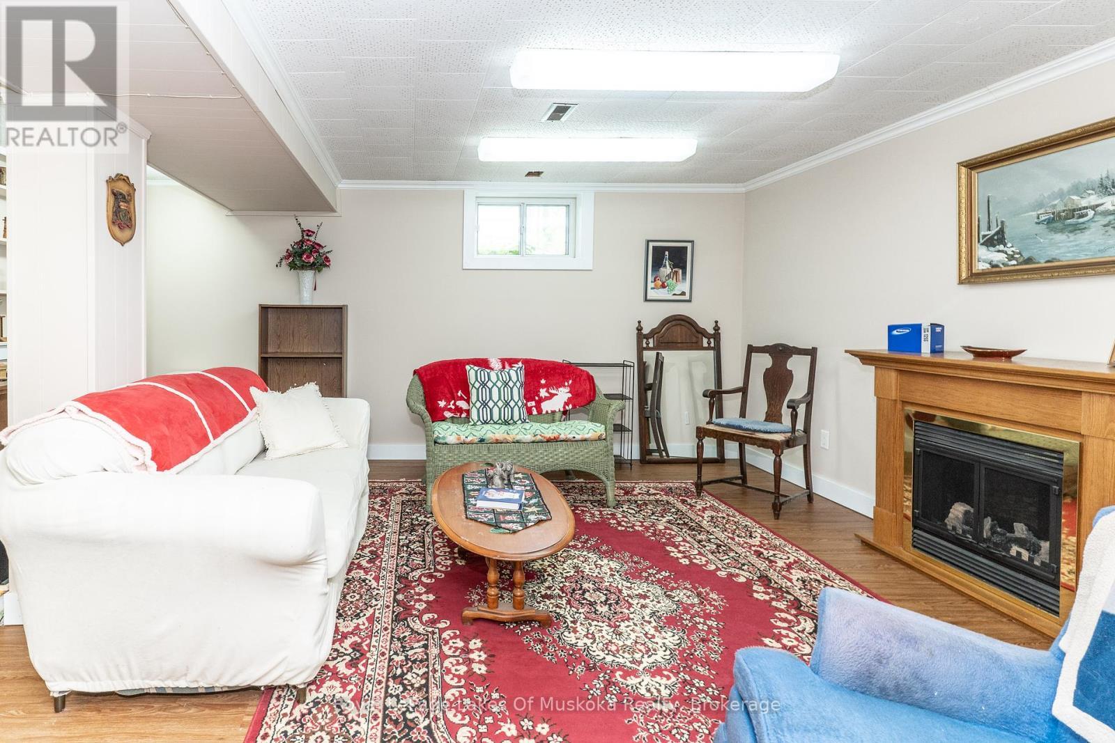 












555 SARAH STREET N

,
Gravenhurst (Muskoka (S)),




Ontario
P1P1E9

