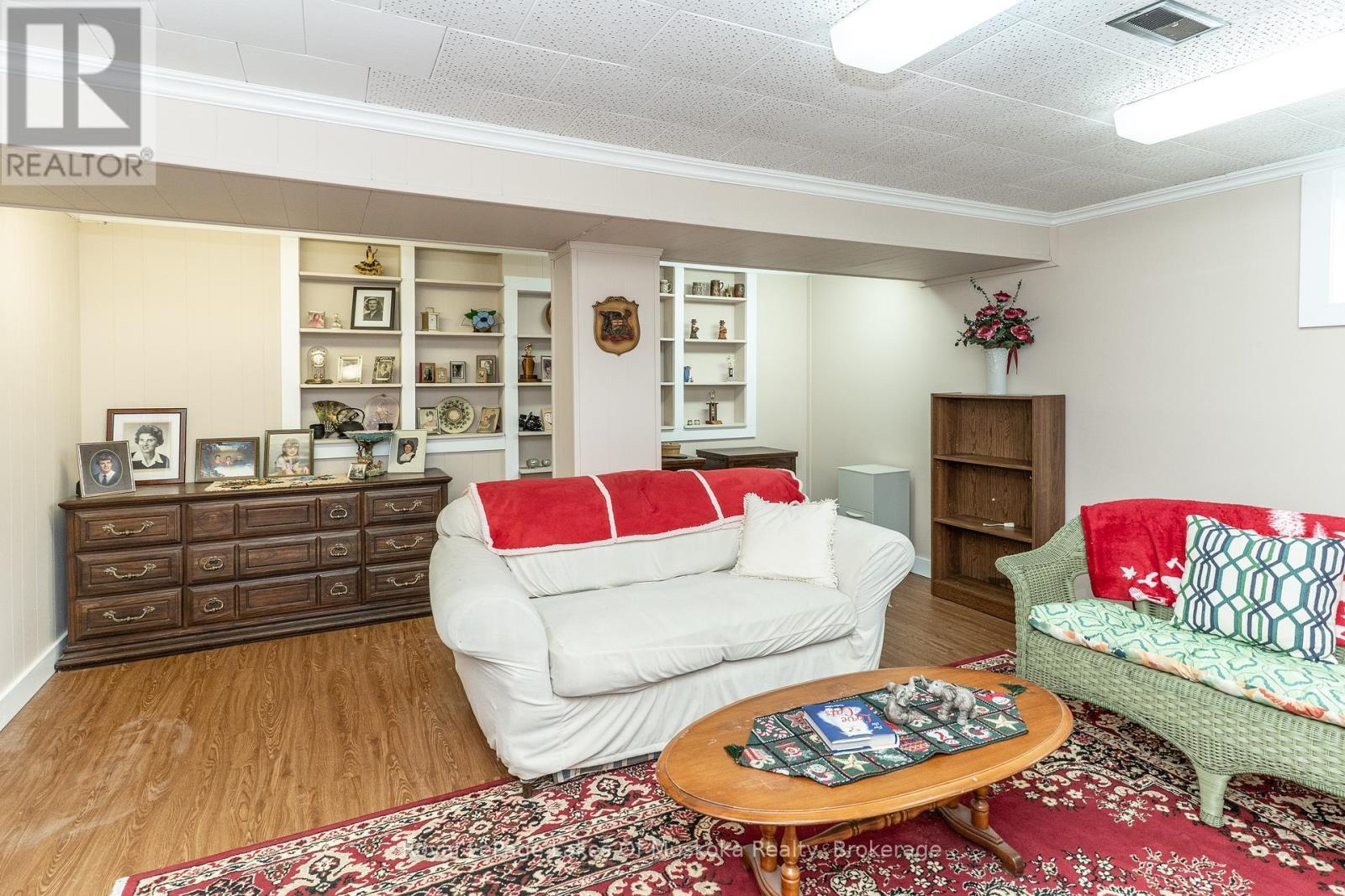












555 SARAH STREET N

,
Gravenhurst (Muskoka (S)),




Ontario
P1P1E9

