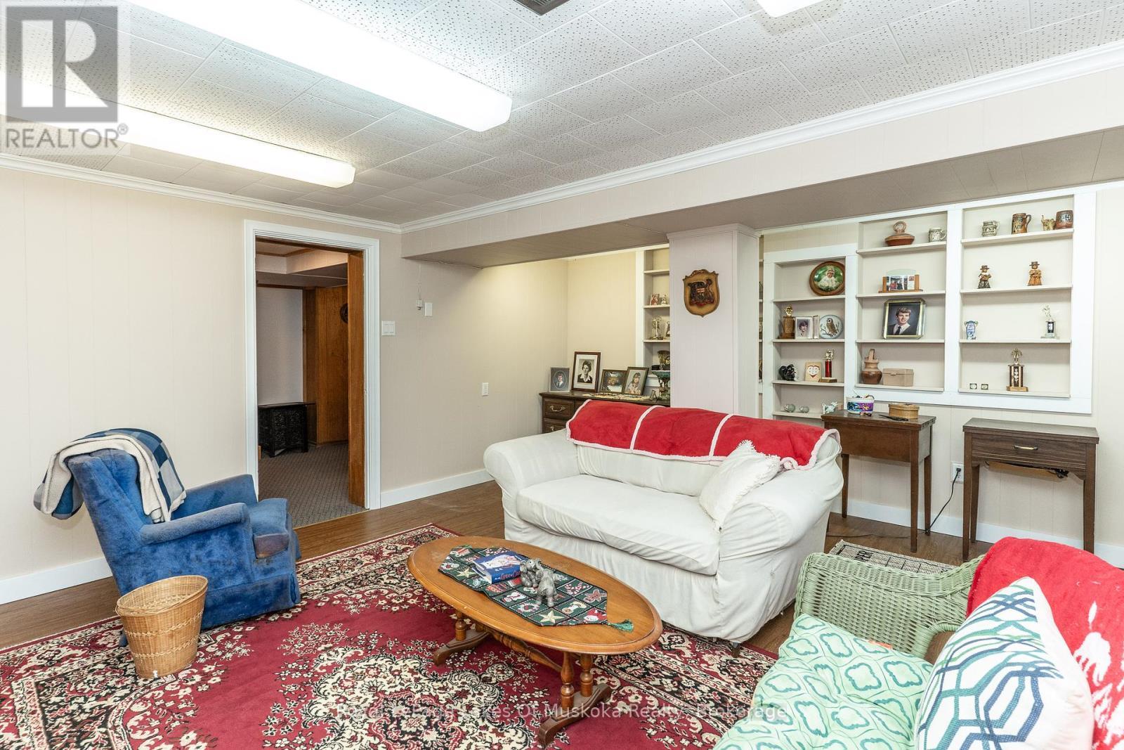 












555 SARAH STREET N

,
Gravenhurst (Muskoka (S)),




Ontario
P1P1E9

