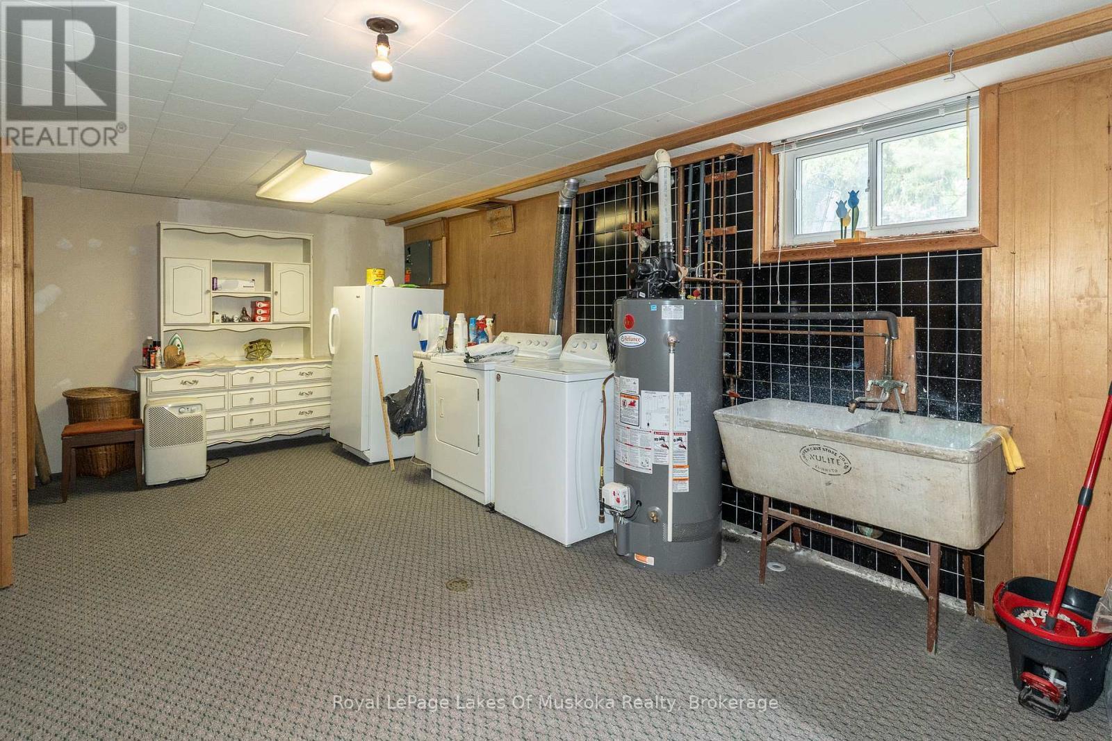 












555 SARAH STREET N

,
Gravenhurst (Muskoka (S)),




Ontario
P1P1E9

