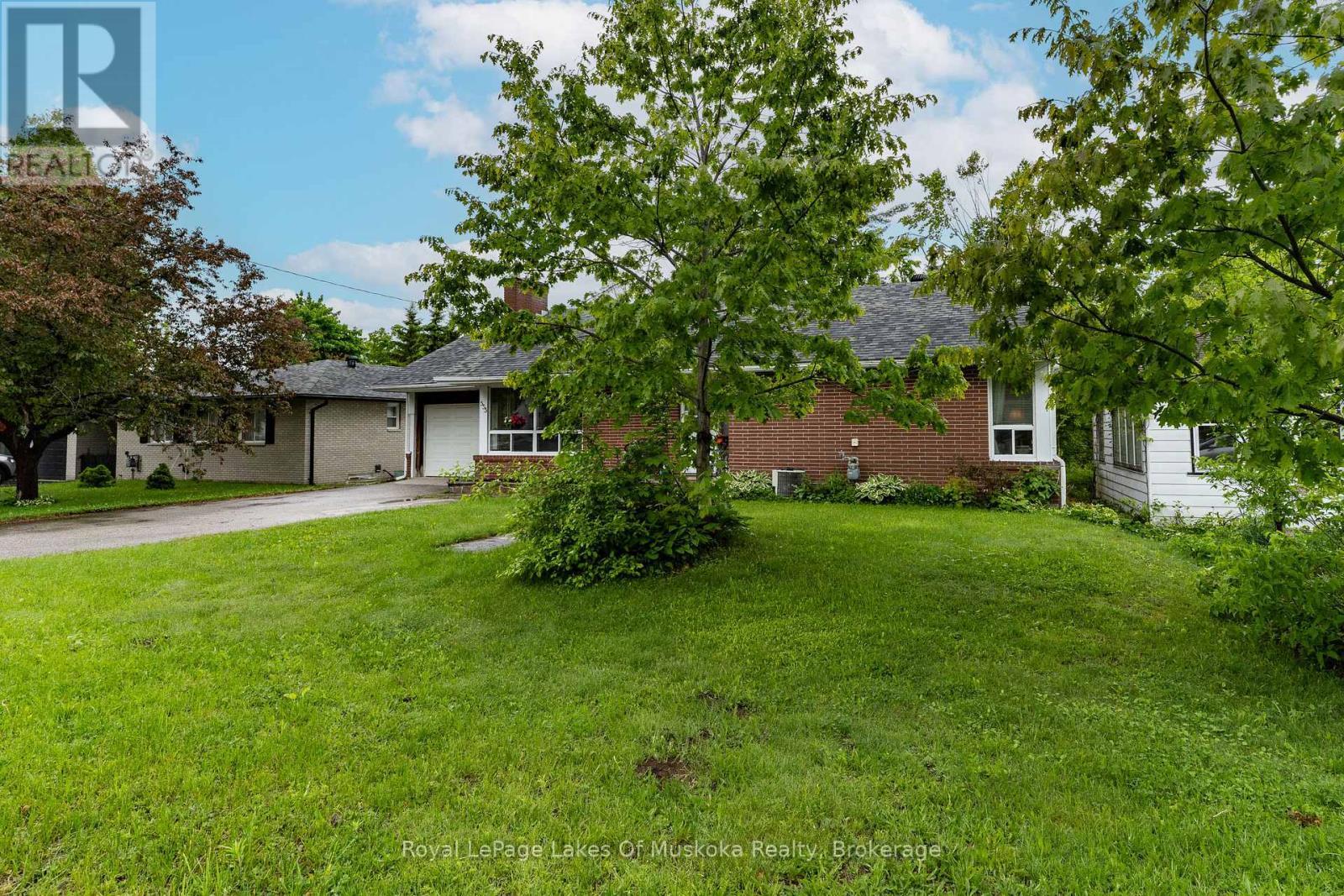 












555 SARAH STREET N

,
Gravenhurst (Muskoka (S)),




Ontario
P1P1E9

