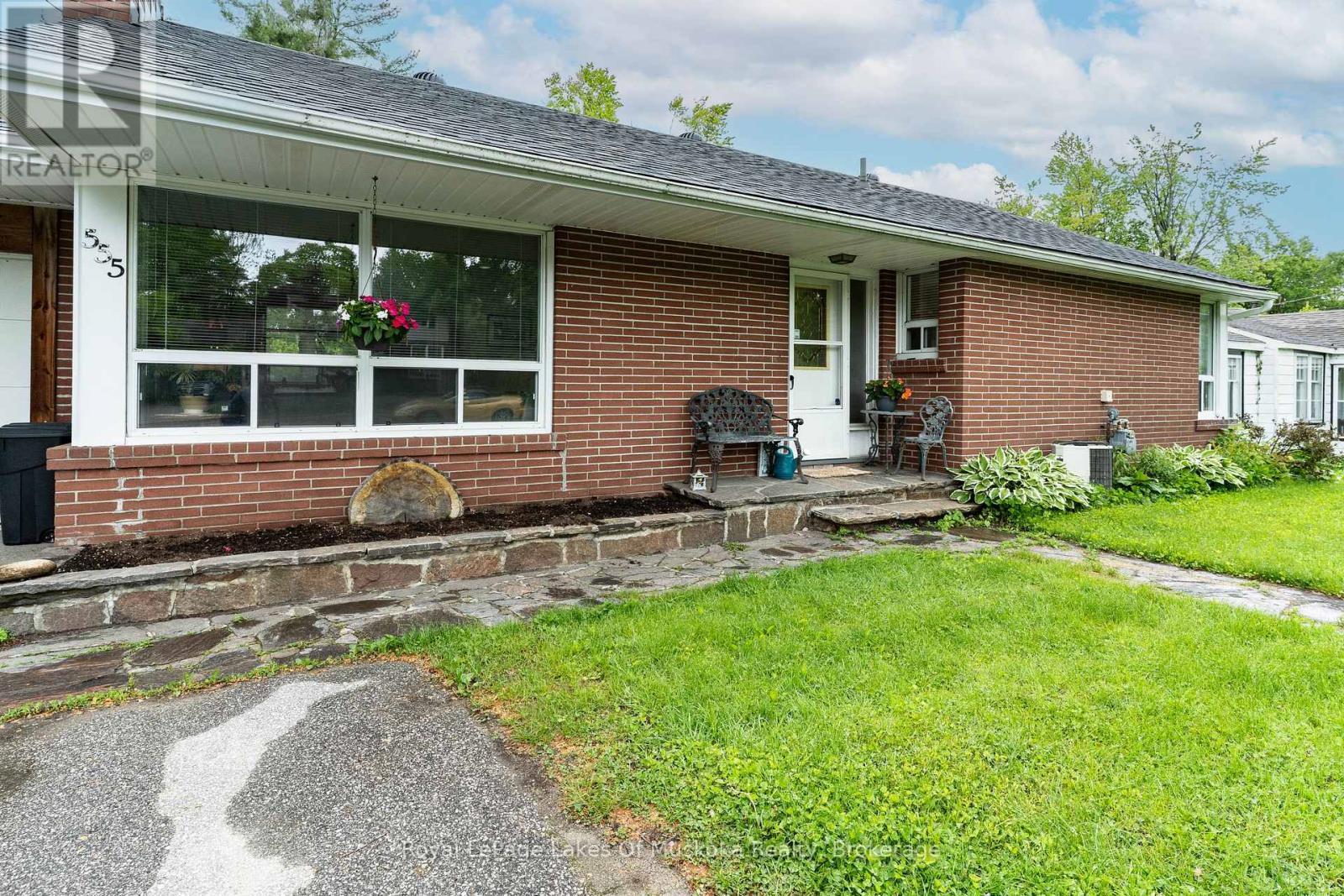 












555 SARAH STREET N

,
Gravenhurst (Muskoka (S)),




Ontario
P1P1E9

