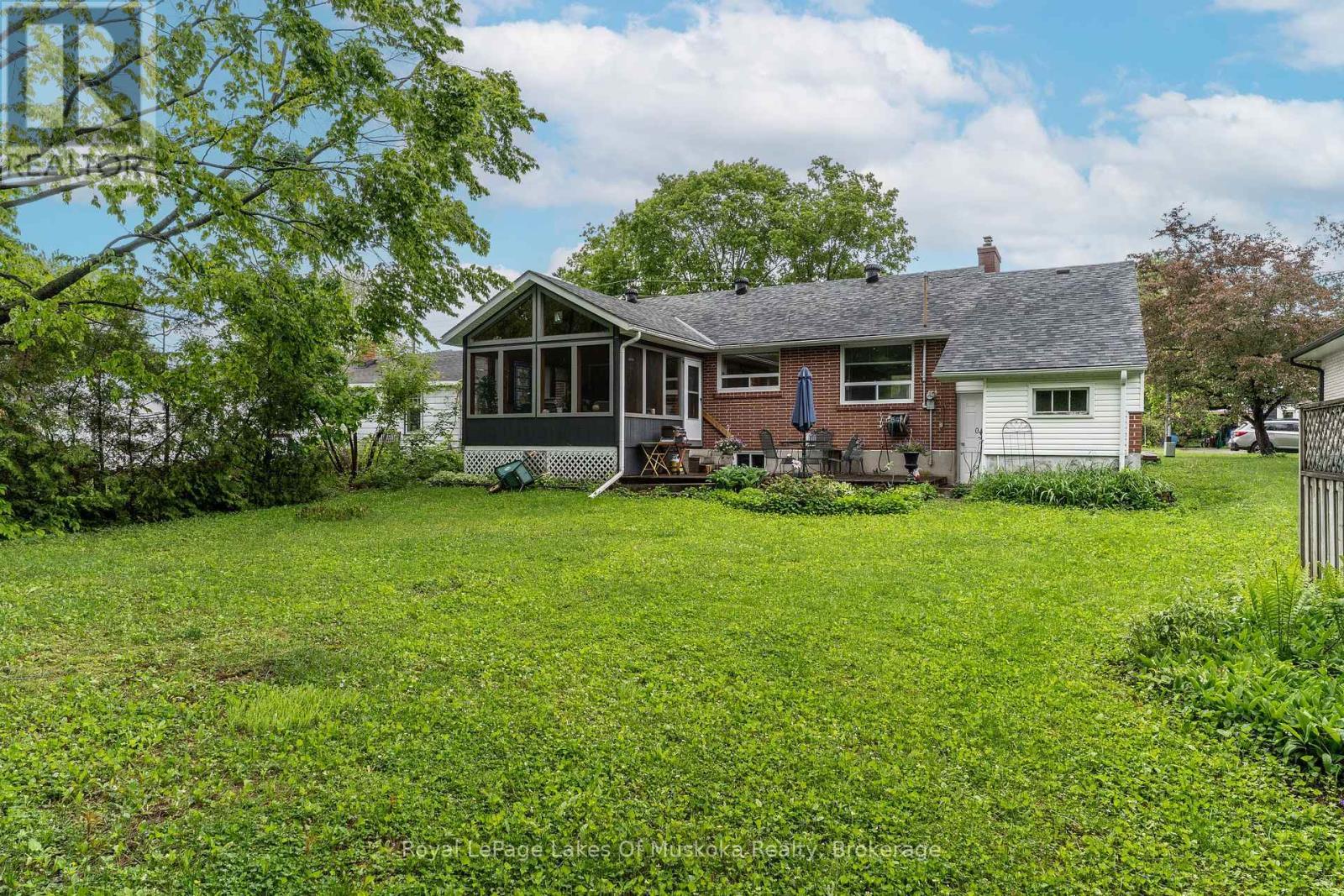 












555 SARAH STREET N

,
Gravenhurst (Muskoka (S)),




Ontario
P1P1E9

