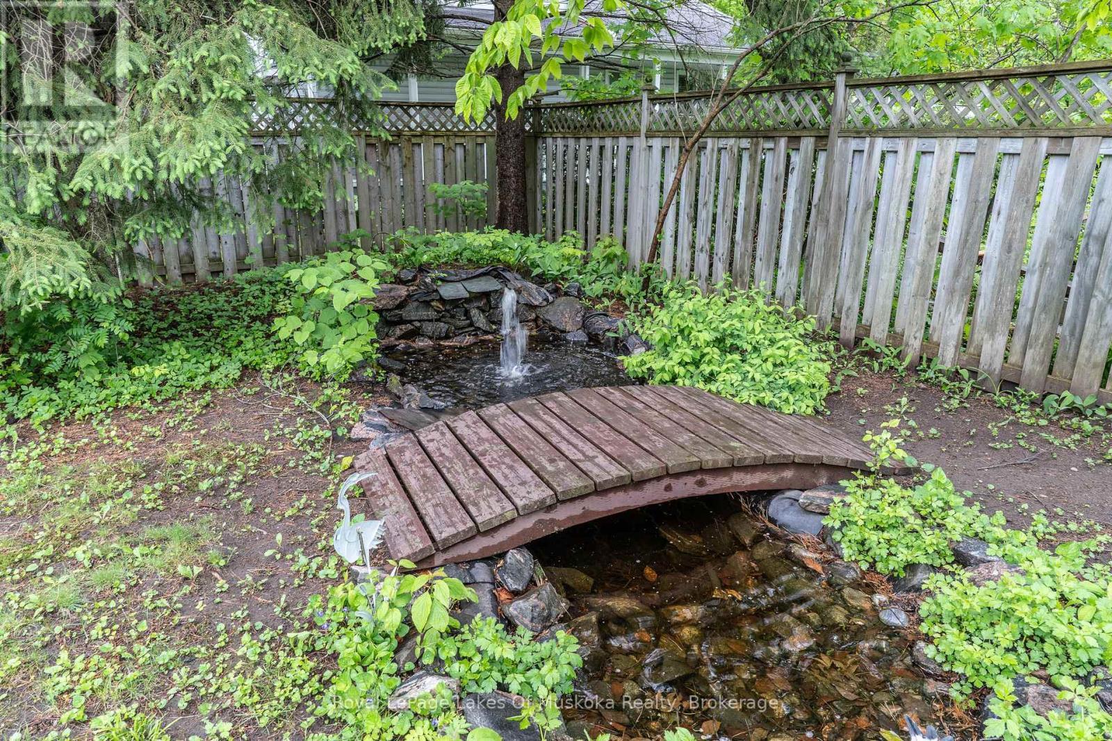 












555 SARAH STREET N

,
Gravenhurst (Muskoka (S)),




Ontario
P1P1E9

