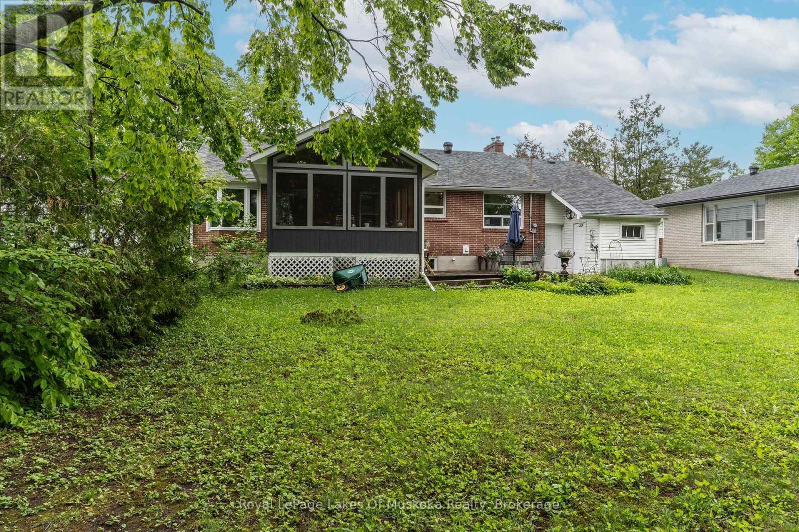 












555 SARAH STREET N

,
Gravenhurst (Muskoka (S)),




Ontario
P1P1E9

