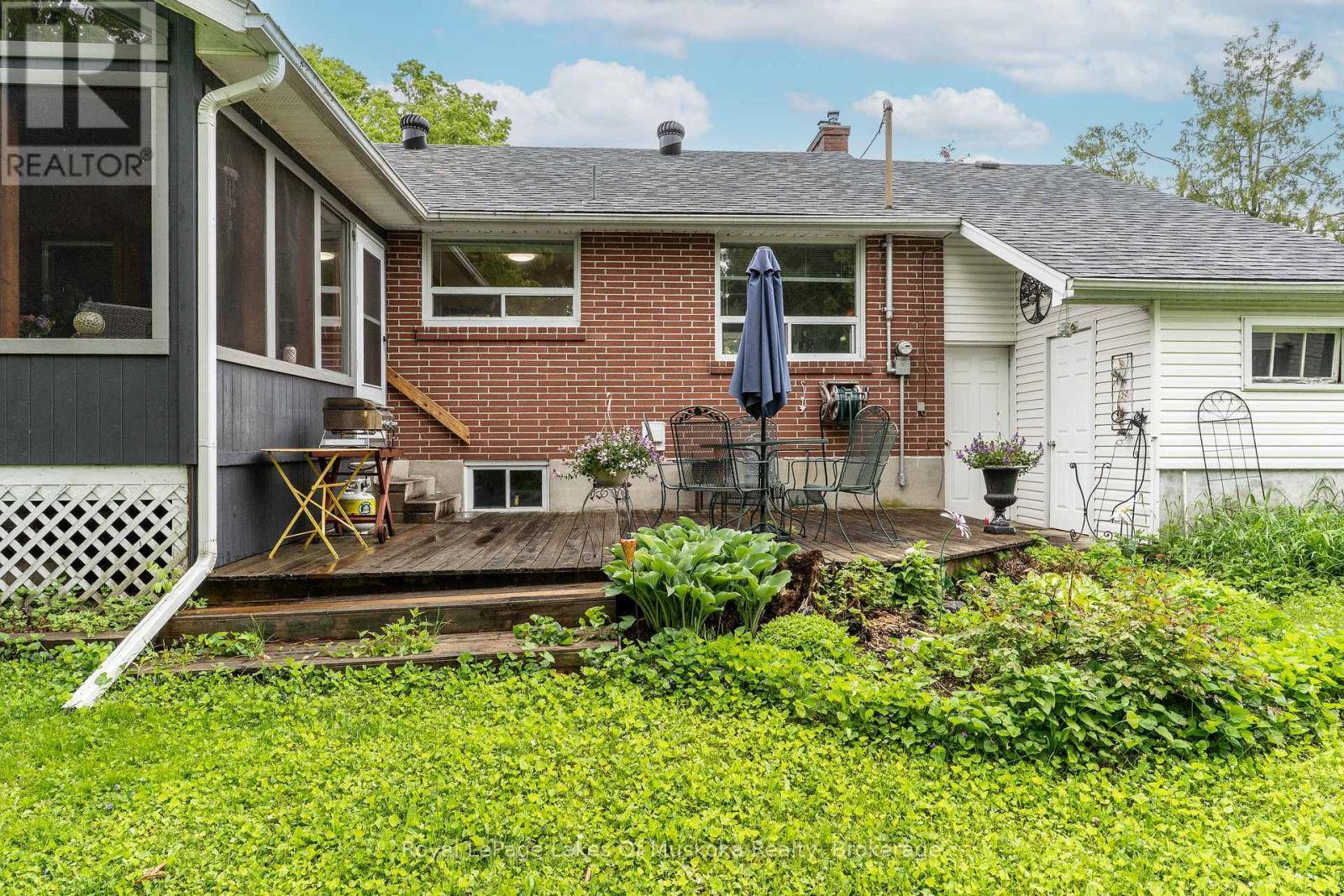 












555 SARAH STREET N

,
Gravenhurst (Muskoka (S)),




Ontario
P1P1E9

