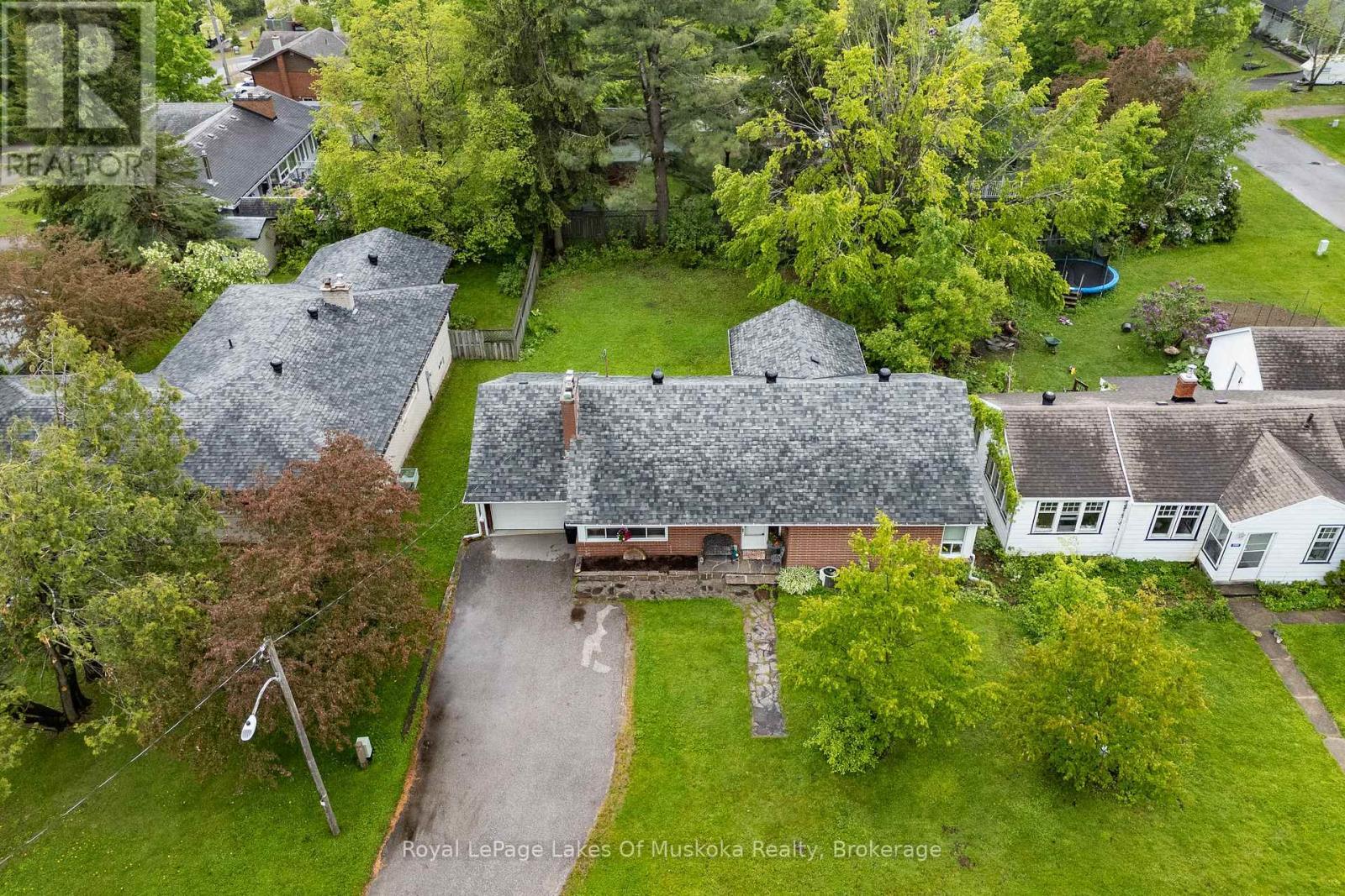 












555 SARAH STREET N

,
Gravenhurst (Muskoka (S)),




Ontario
P1P1E9

