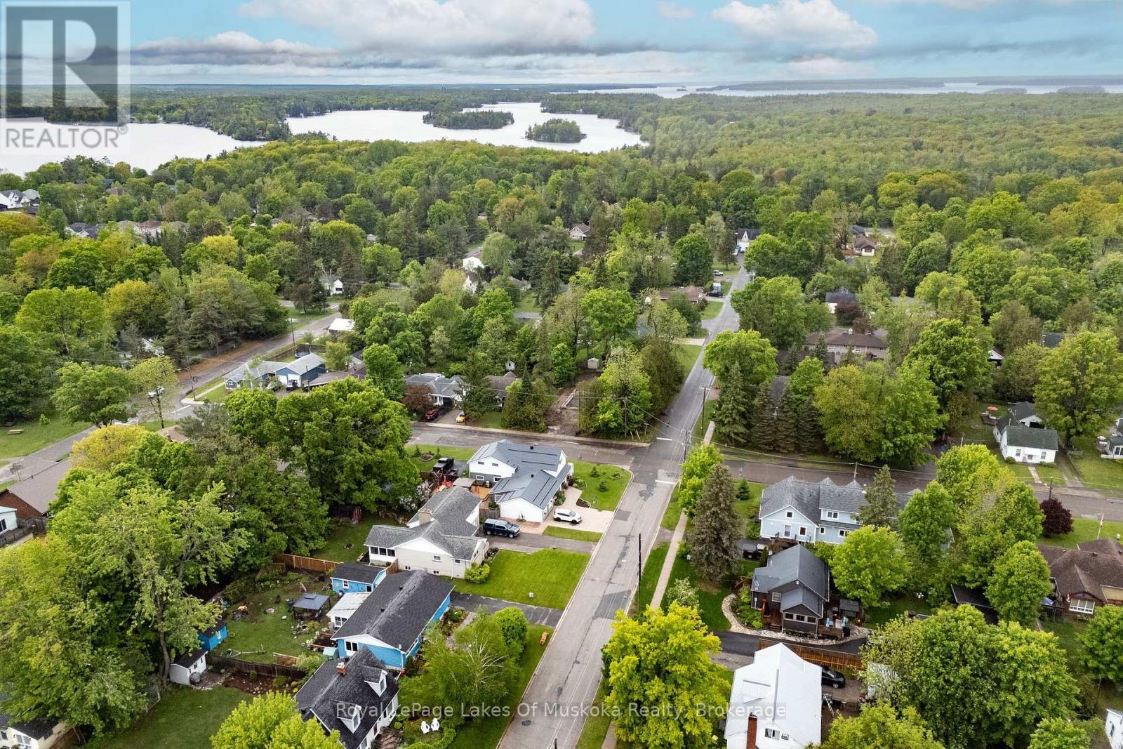 












555 SARAH STREET N

,
Gravenhurst (Muskoka (S)),




Ontario
P1P1E9

