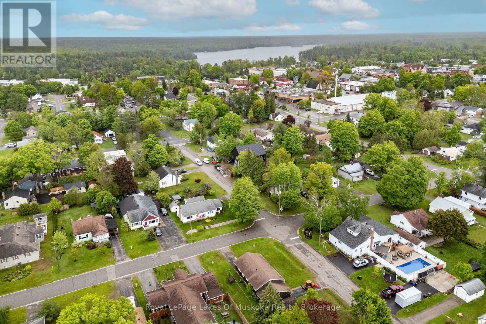 












555 SARAH STREET N

,
Gravenhurst (Muskoka (S)),




Ontario
P1P1E9

